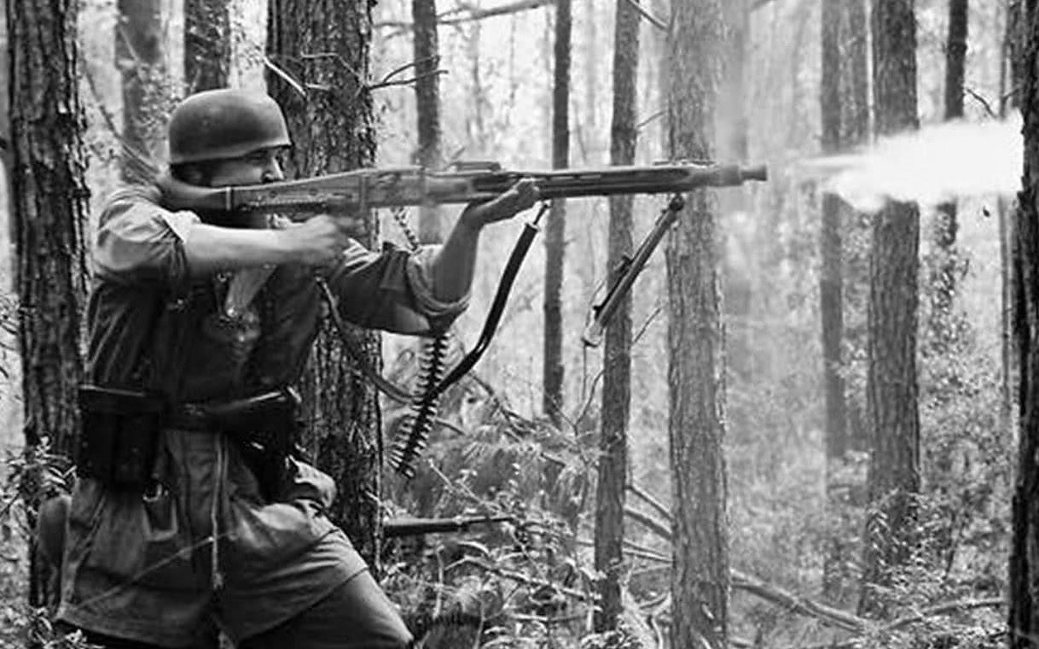 二战德军使用冲锋枪很少,只有班排长使用 电影电视里的德军都是冲锋枪