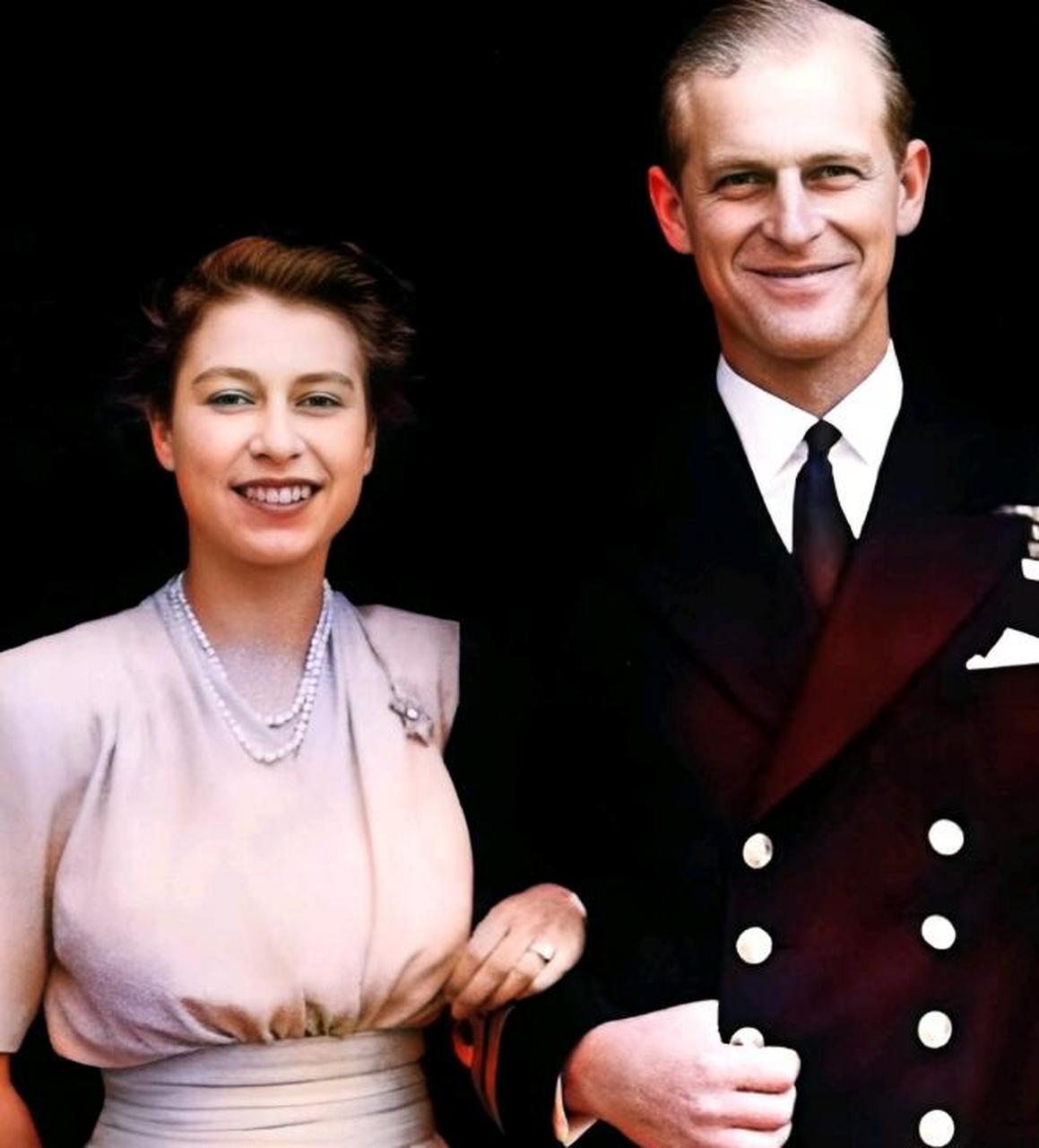 1939年,伊丽莎白二世和菲利普亲王的一见钟情婚姻令人羡慕.