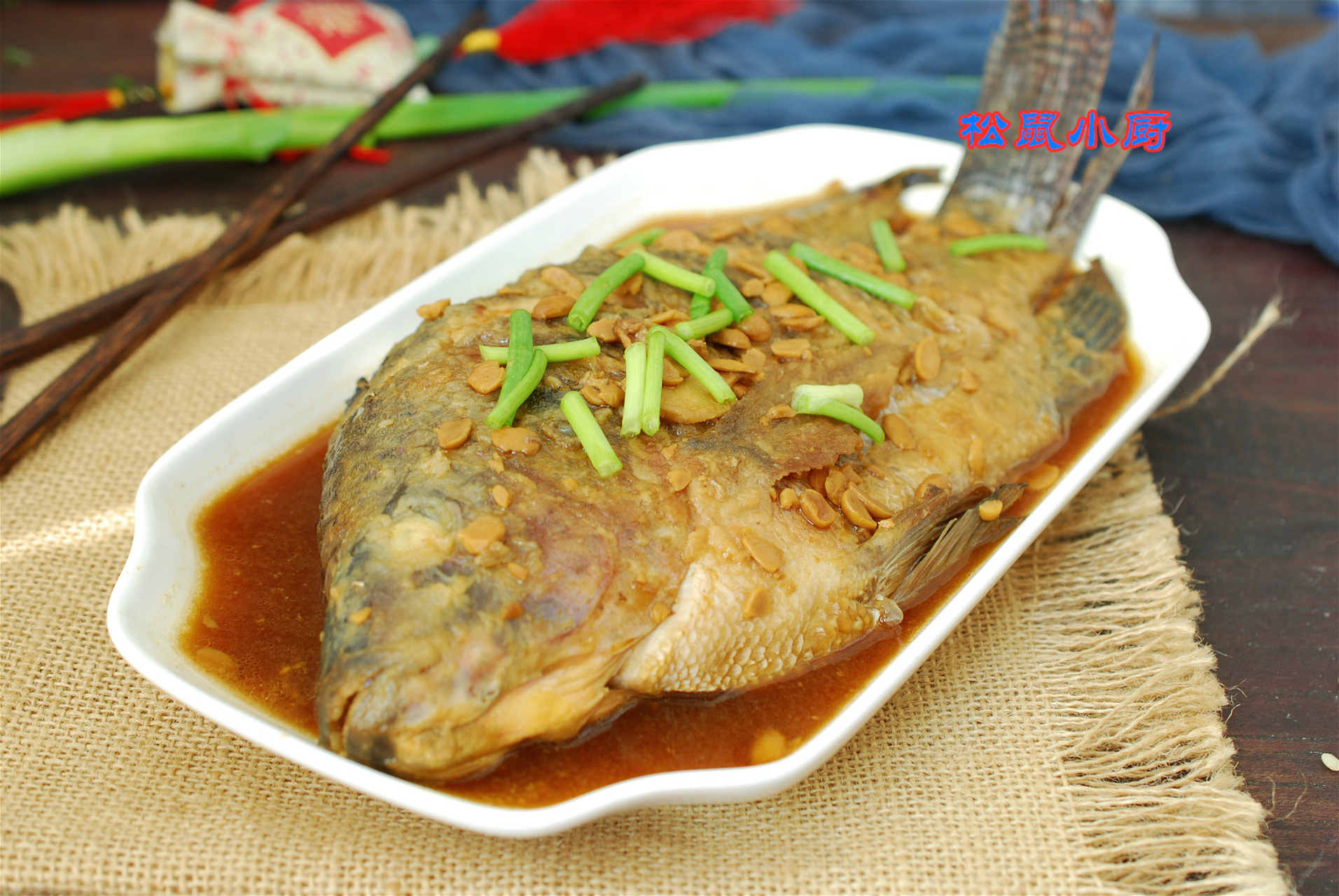 酱焖罗非鱼,鲜嫩入味,非常好吃.罗非鱼刺少肉多,肉质细嫩,吃起来很香.