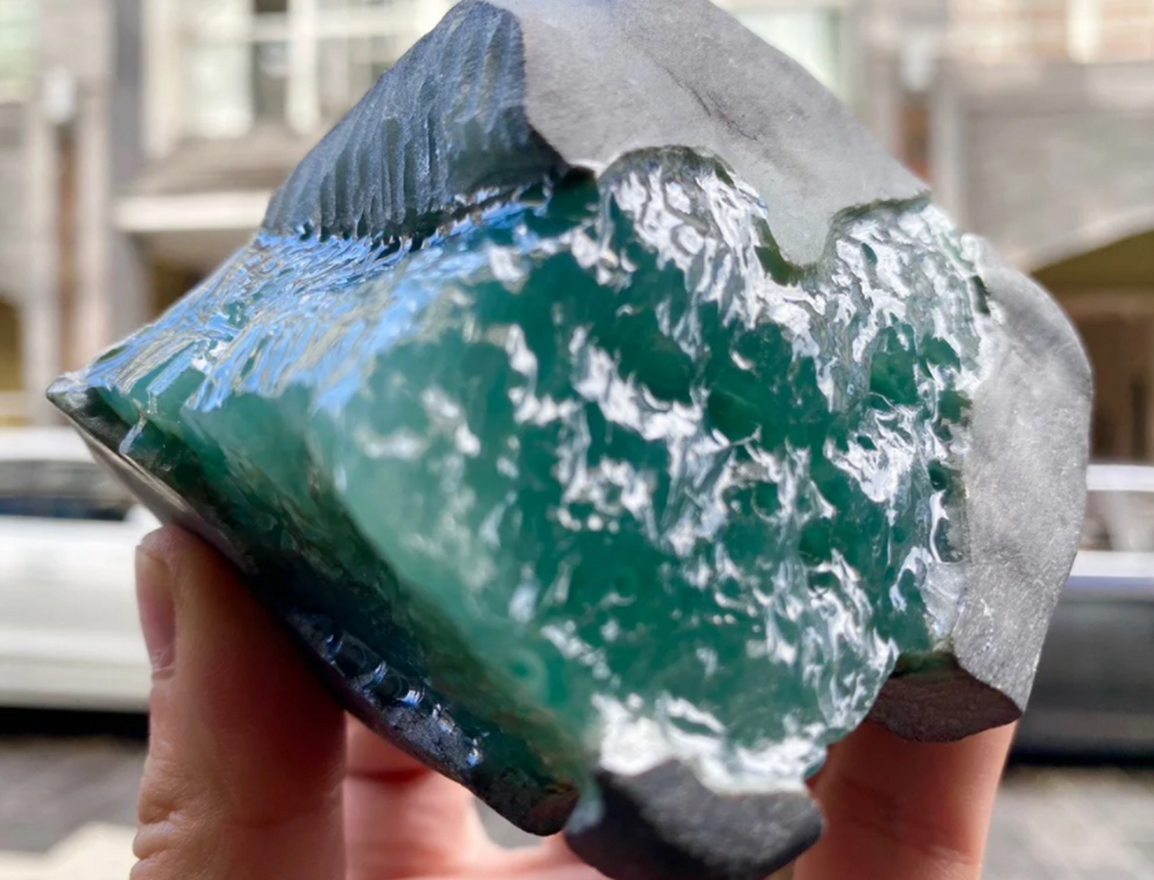 翡翠原石# 680克精品南齐一条大水带开窗高冰晴底湖水蓝牌子料,皮壳