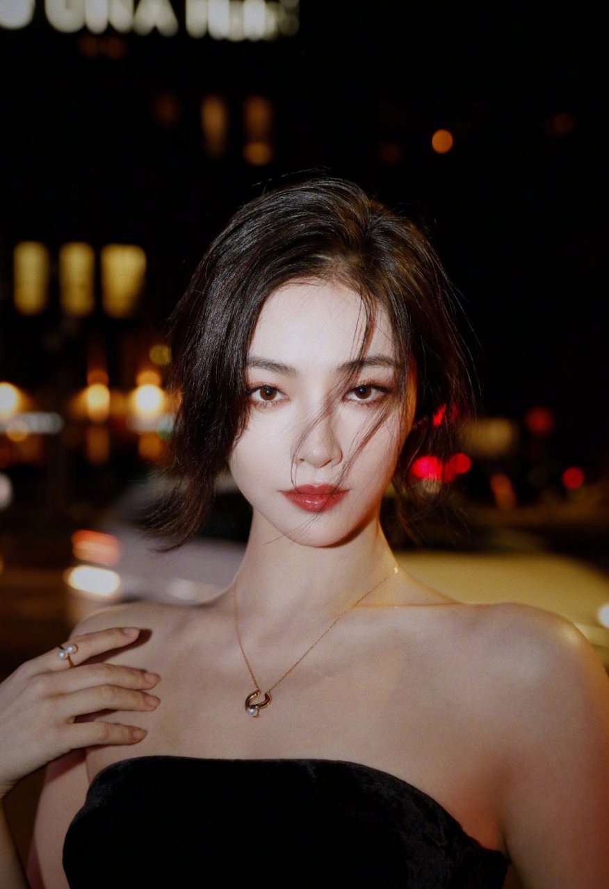 许佳琪kiki at milan,米兰夜色里绽放的一朵黑丝绒玫瑰#九月动态激励