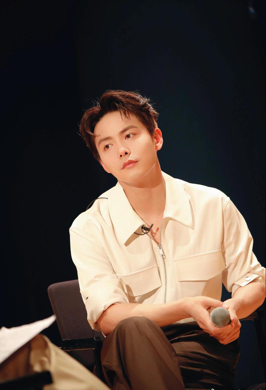 好男儿》节目出道至今, 马天宇从影视剧辗转到了舞台剧, 在事业上努力