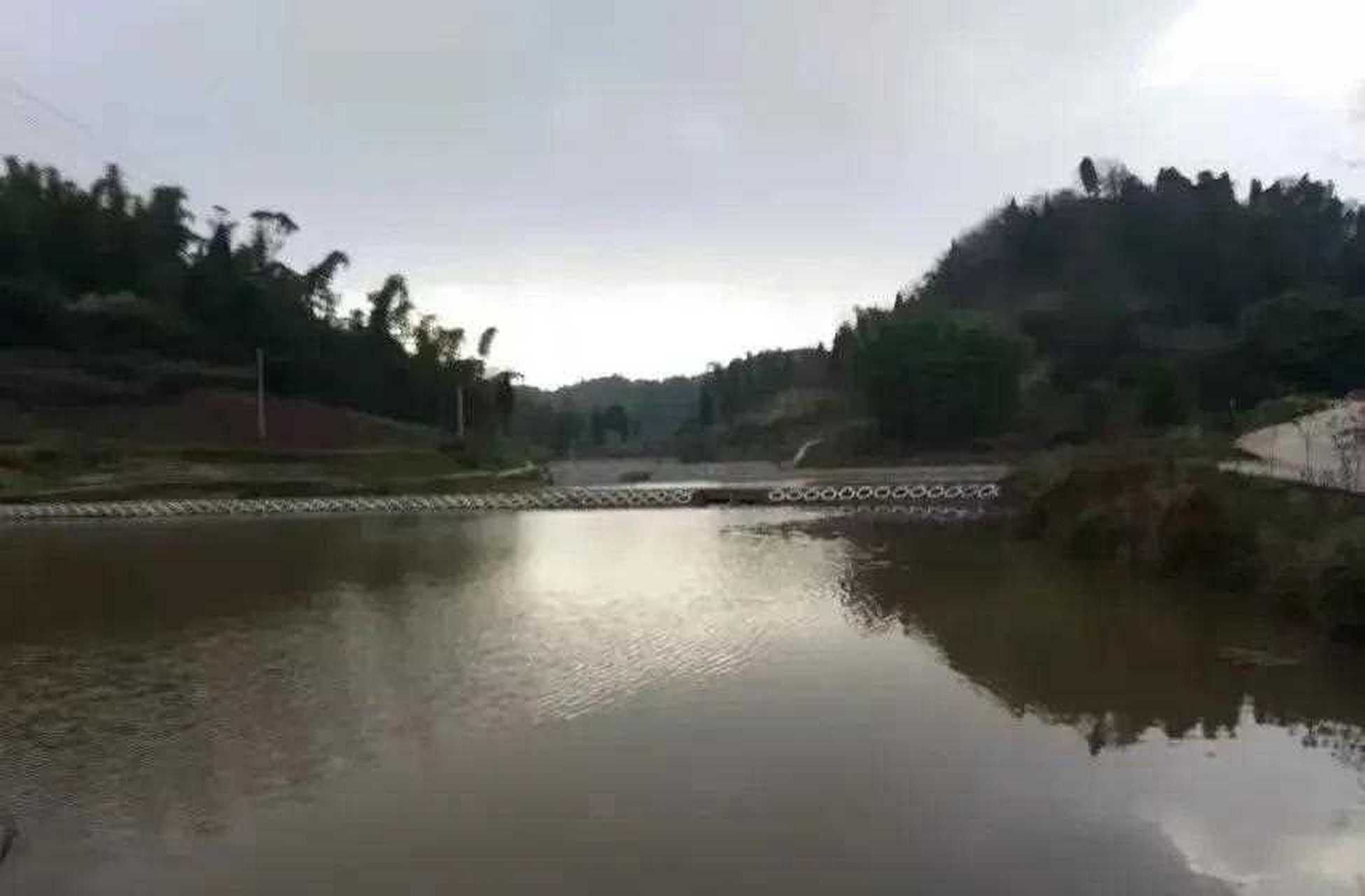 一直很喜歡江珊的《夢裡水鄉》這首歌.