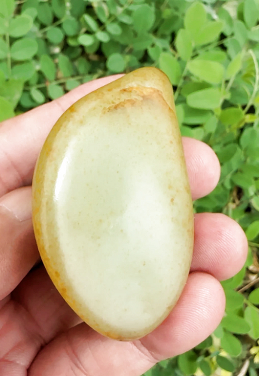 玉#和田玉产地,说到和田玉就联想到新疆,其实广义和田玉的产地很多