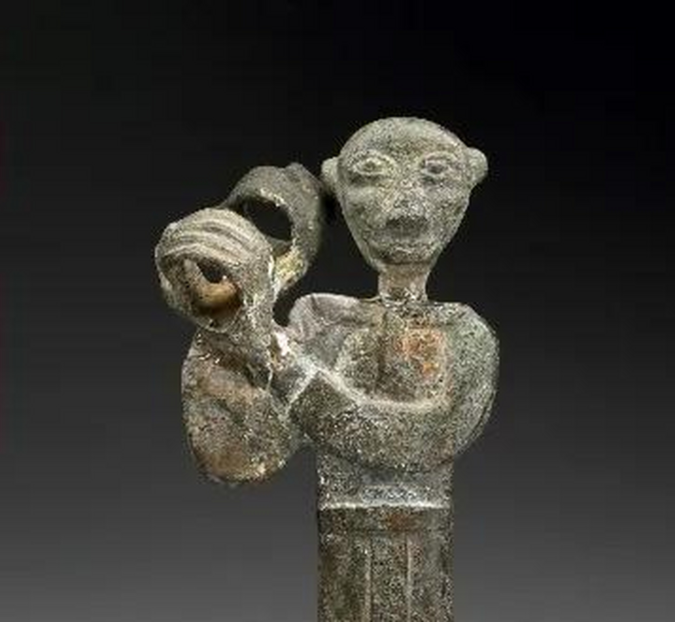 1974年在陕西省宝鸡(弓鱼)国墓地茹家庄一号墓的发掘中,出土了一件