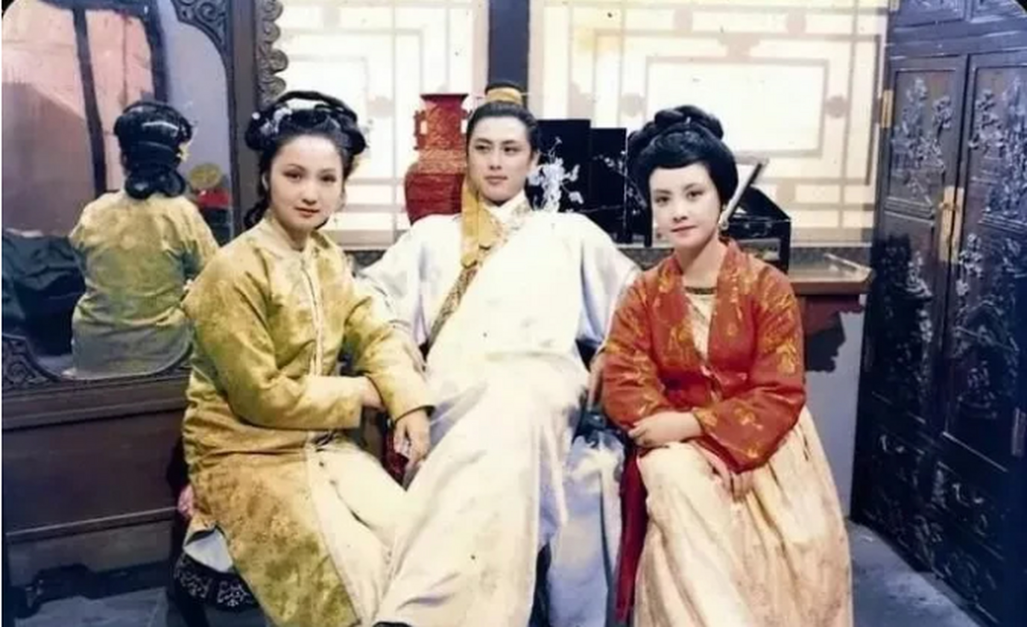 通房丫鬟可以说是高级丫鬟,在丫鬟当中地位最高