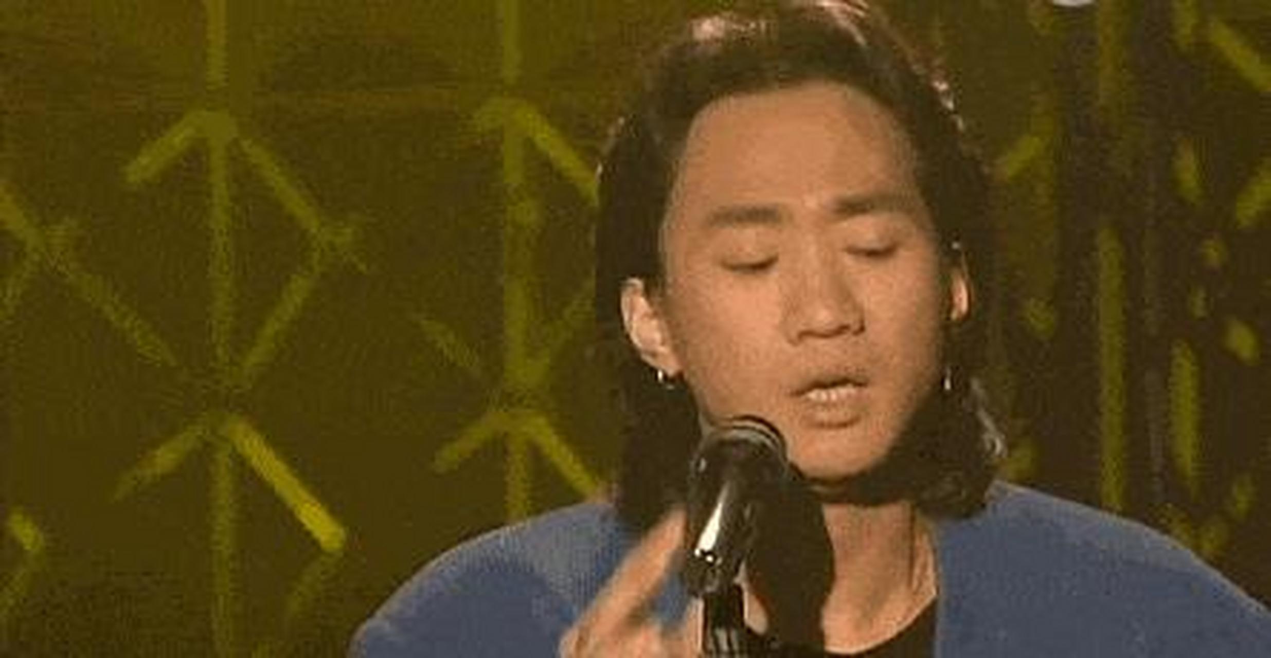 1989年,演员钟保罗因自杀去世.beyond成员黄家驹前去祭奠.