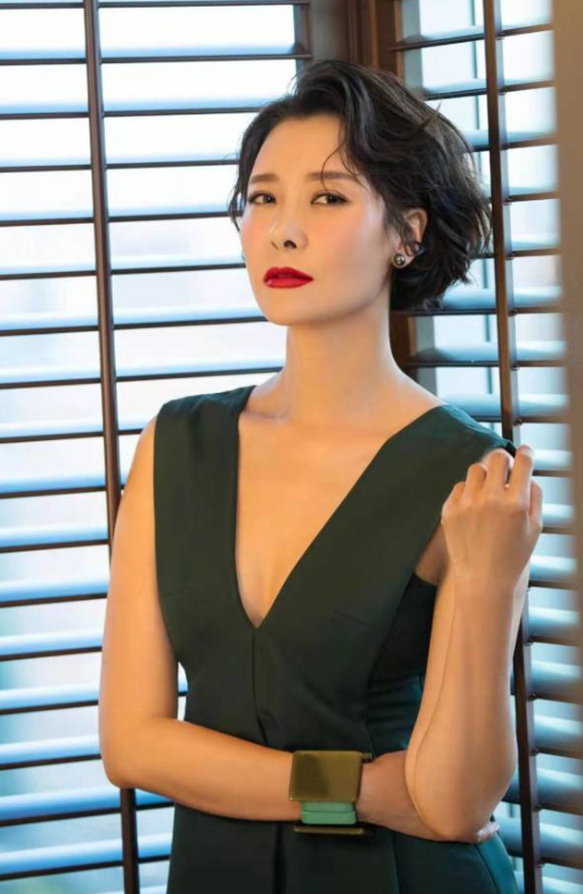 2017年,柯蓝参演的反腐剧《人民的名义》大火,她扮演的"陆亦可"也走红