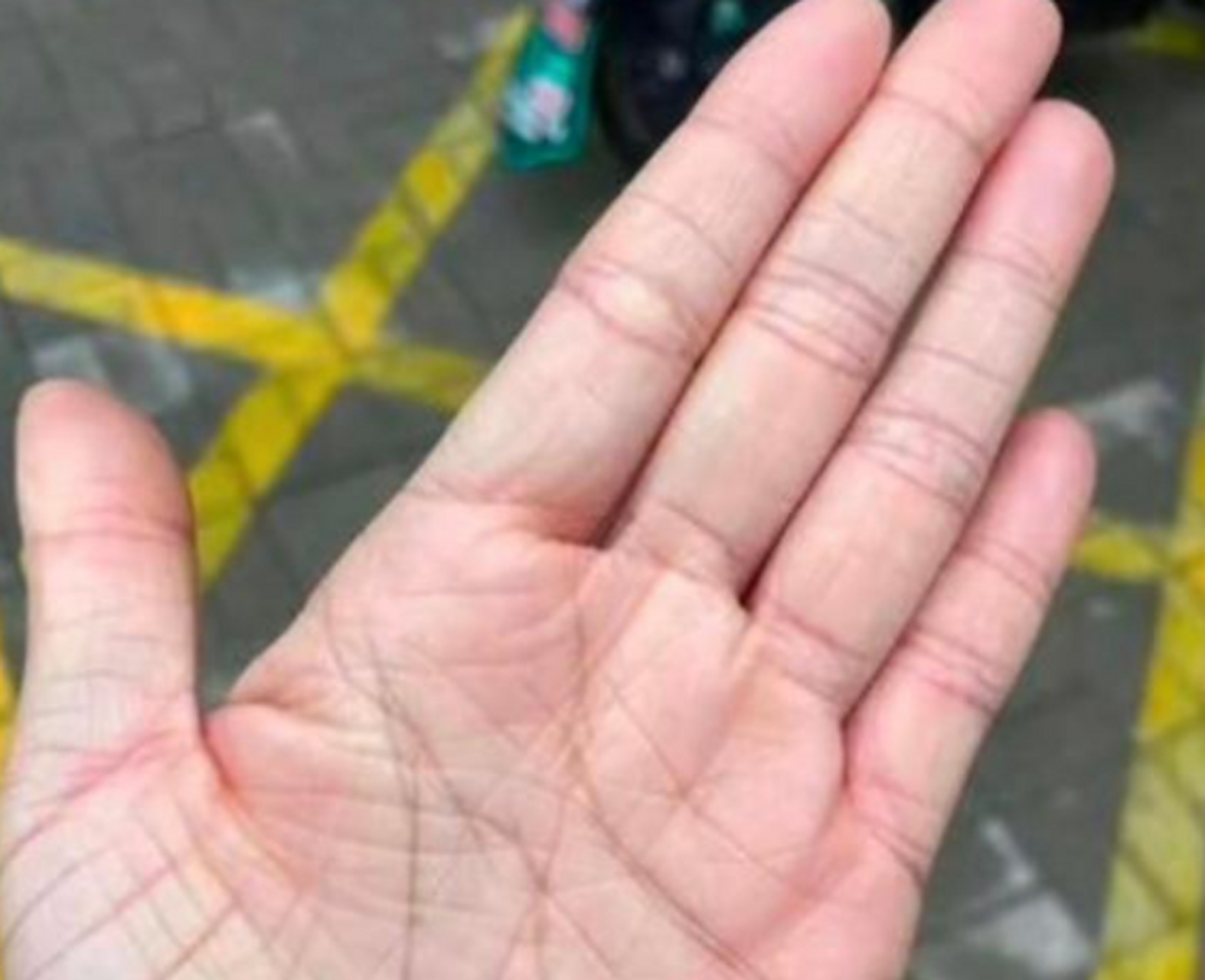 这种手纹乱吗?感觉自己的就是操心命,有大师帮我看一下吗?