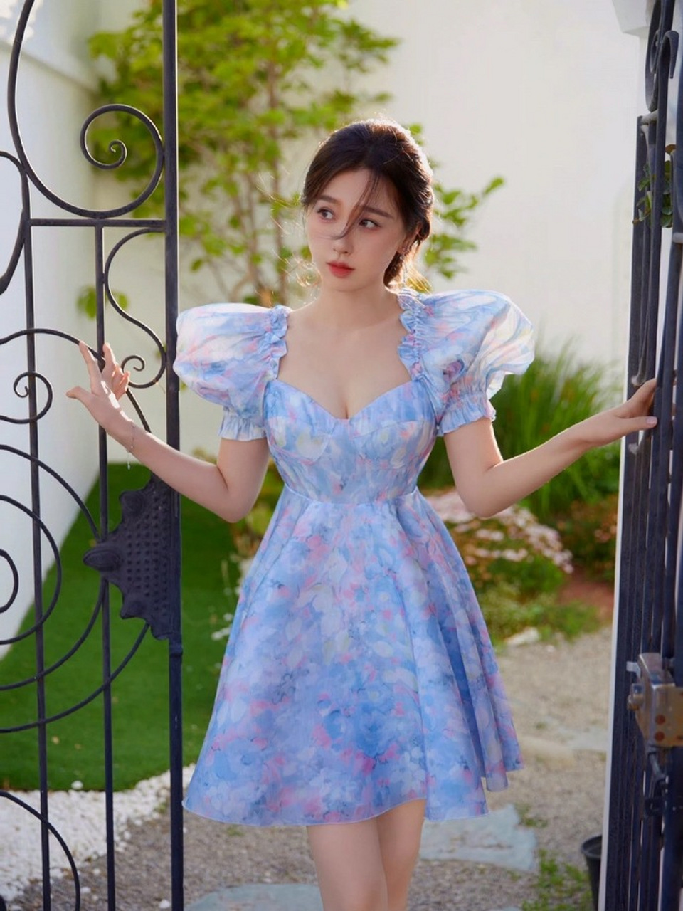 虞书欣碎花裙好鲜好美
