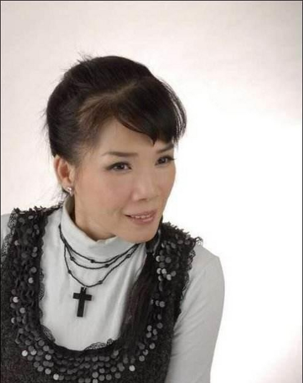 1991年,韩宝仪隐退时,认识了现在的丈夫,两人相识于歌友会,于1993年喜