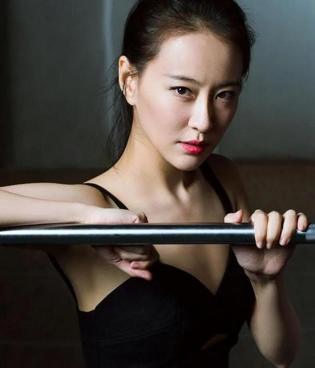 王乐君不仅仅是漂亮,还很性感妩媚和优雅