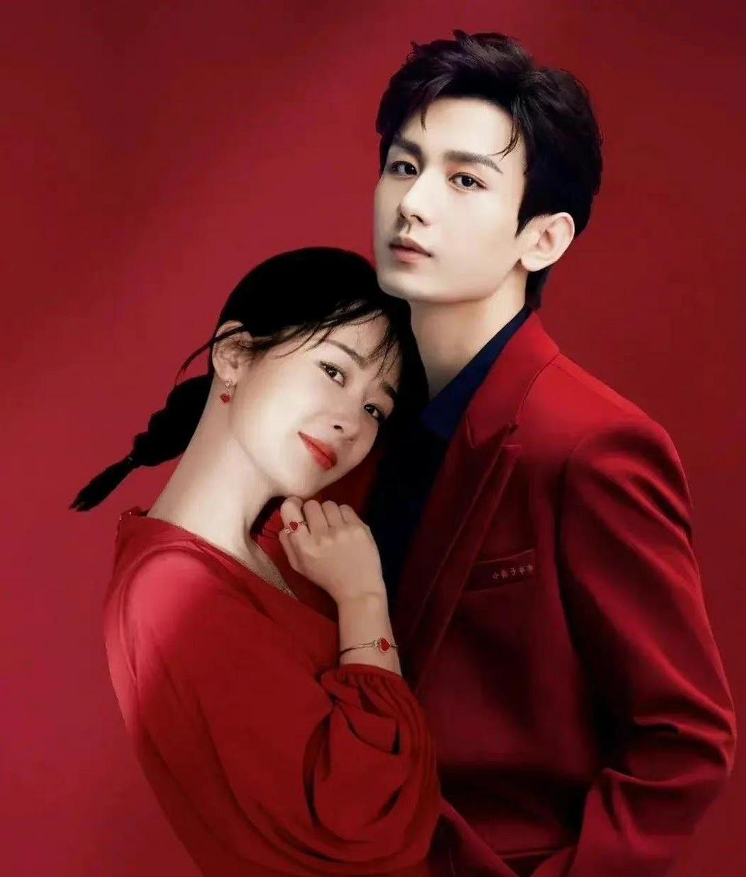 没想到杨紫和成毅还有这么美的一组婚纱照,浪漫又温馨,真是挑不出什么