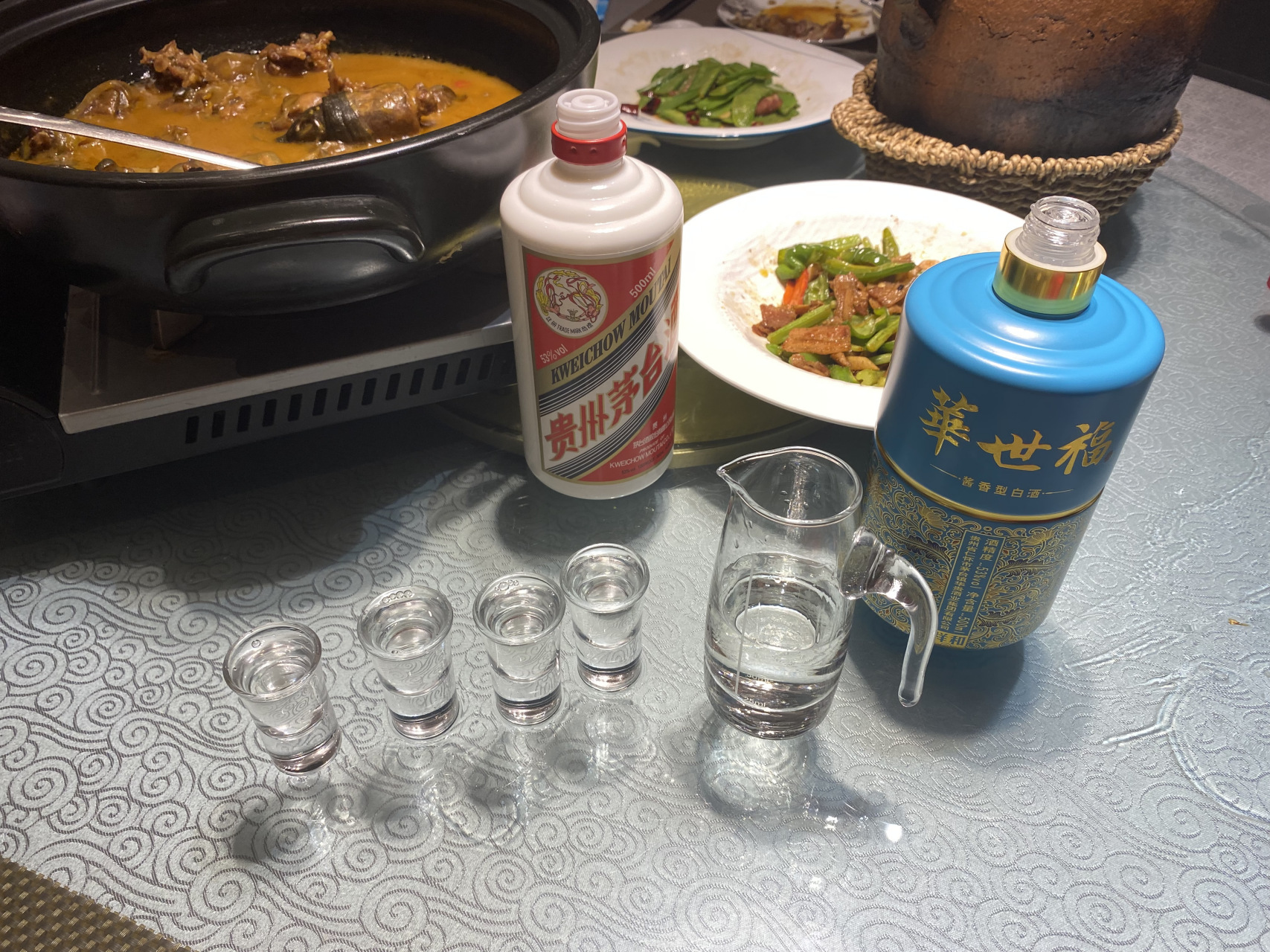 北京作为我国首都,经济水平处于我国的前列,酒桌上常喝酒却不是茅台