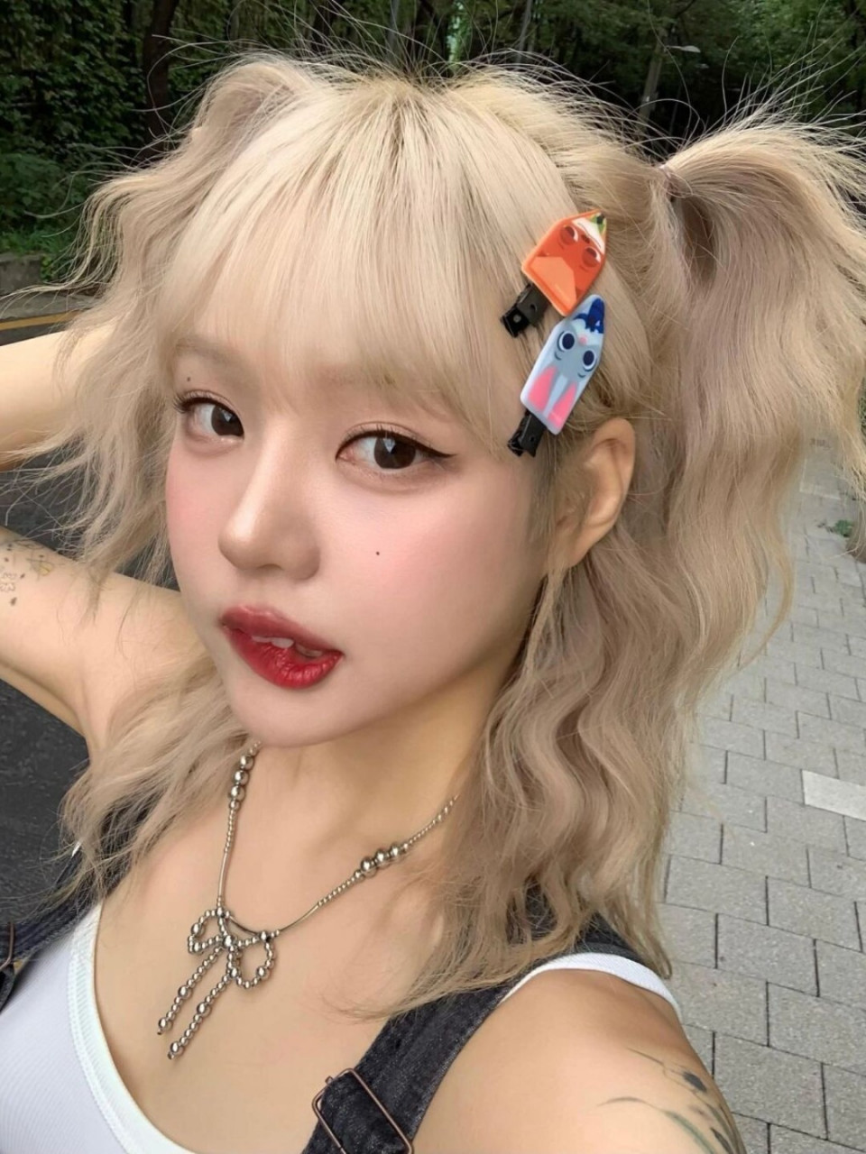 ins拍照|韩女真的很擅长摆拍照pose  国庆出去玩怎么摆拍 韩国博主真