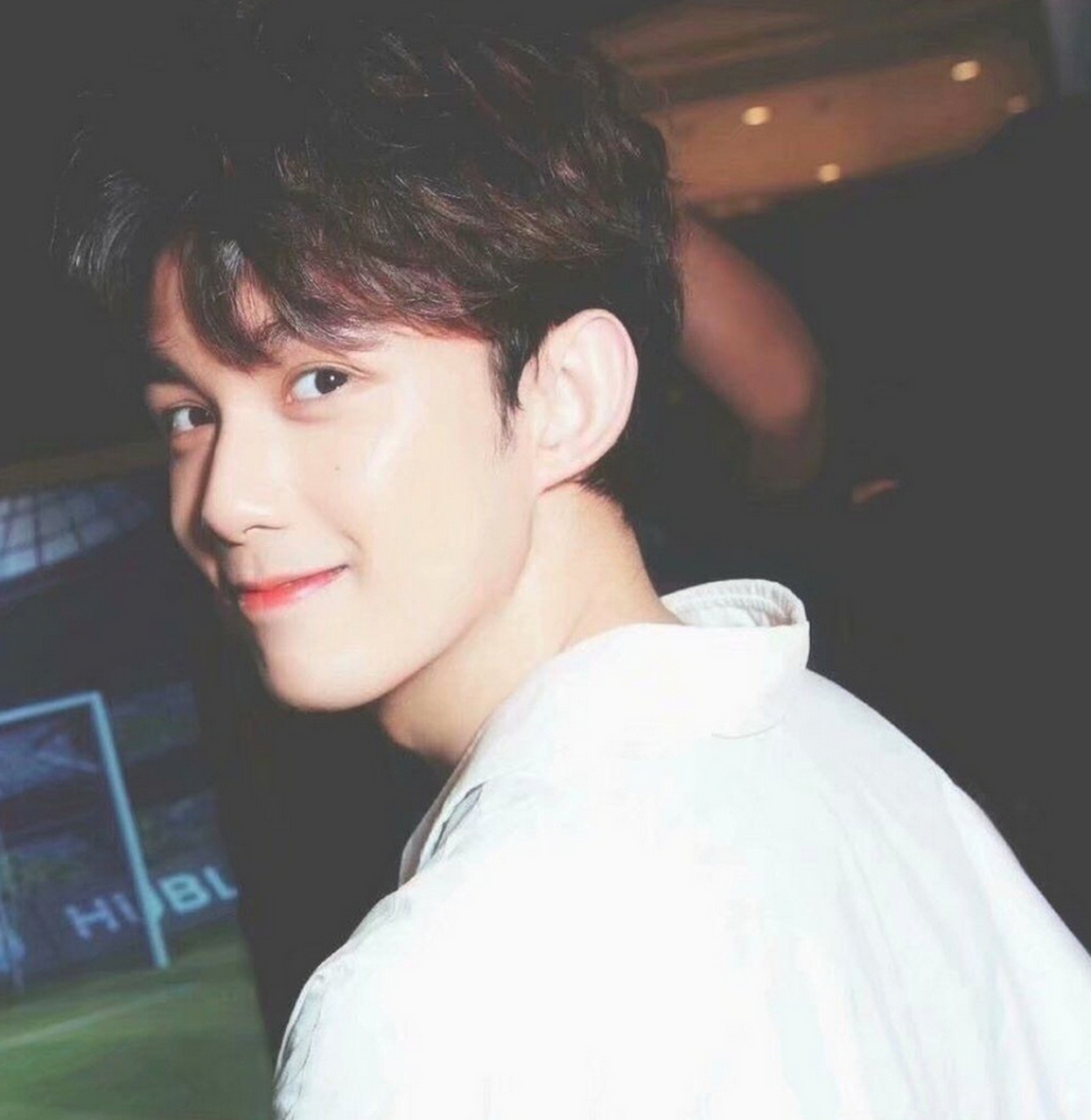 吴磊的脸被烫伤让人揪心.