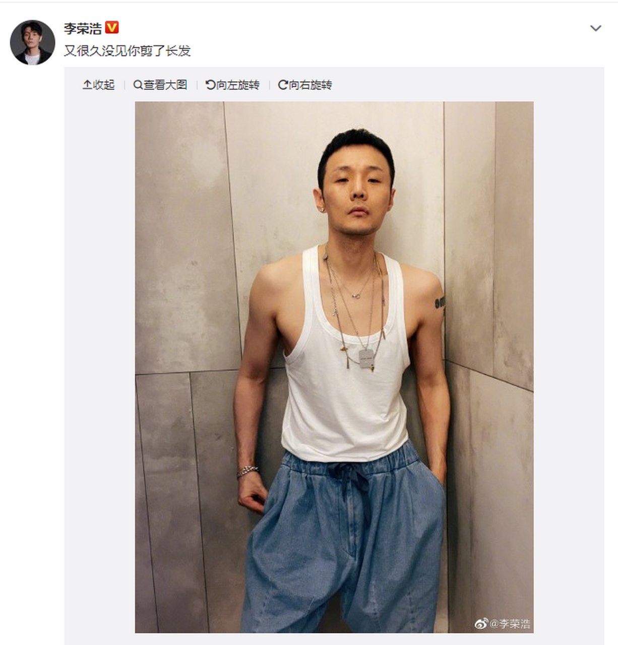李荣浩寸头 歌手李荣浩微博发文称:又很久没见你剪了长发 !