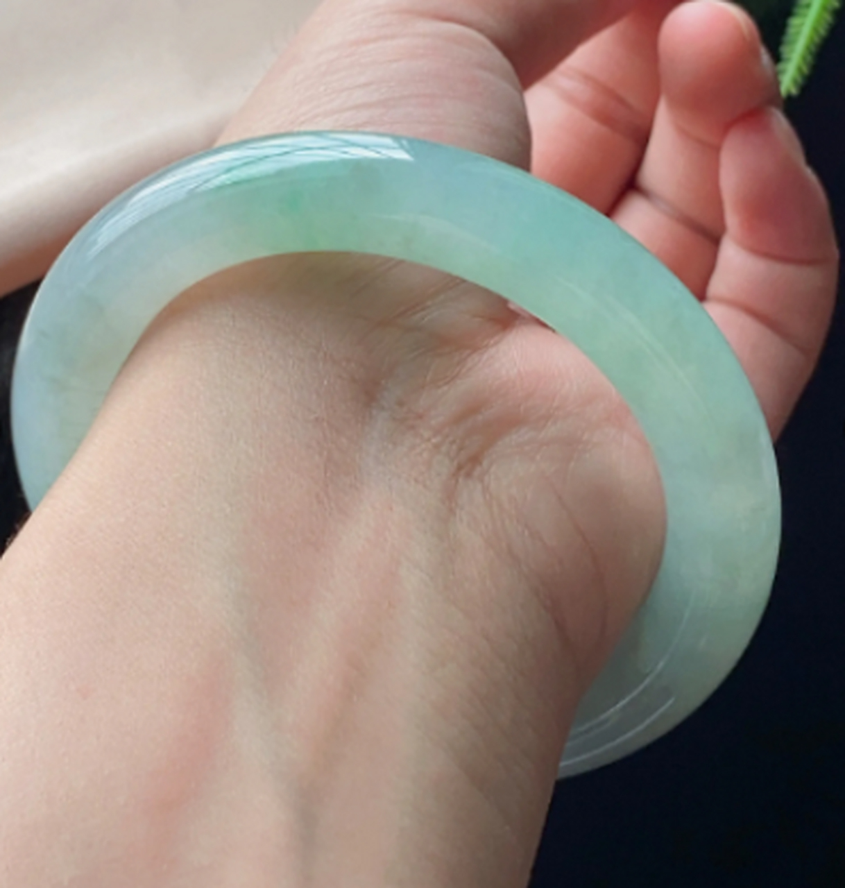 点击头像看直播##翡翠#冰飘绿翡翠手镯,整圈种水非常好,种水一致冰透