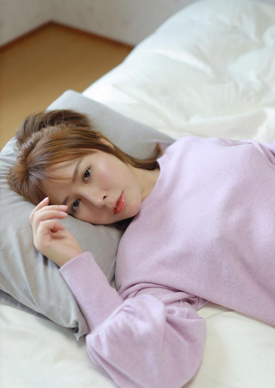 高颜值美女evelyn艾莉紫色毛衣超清图集