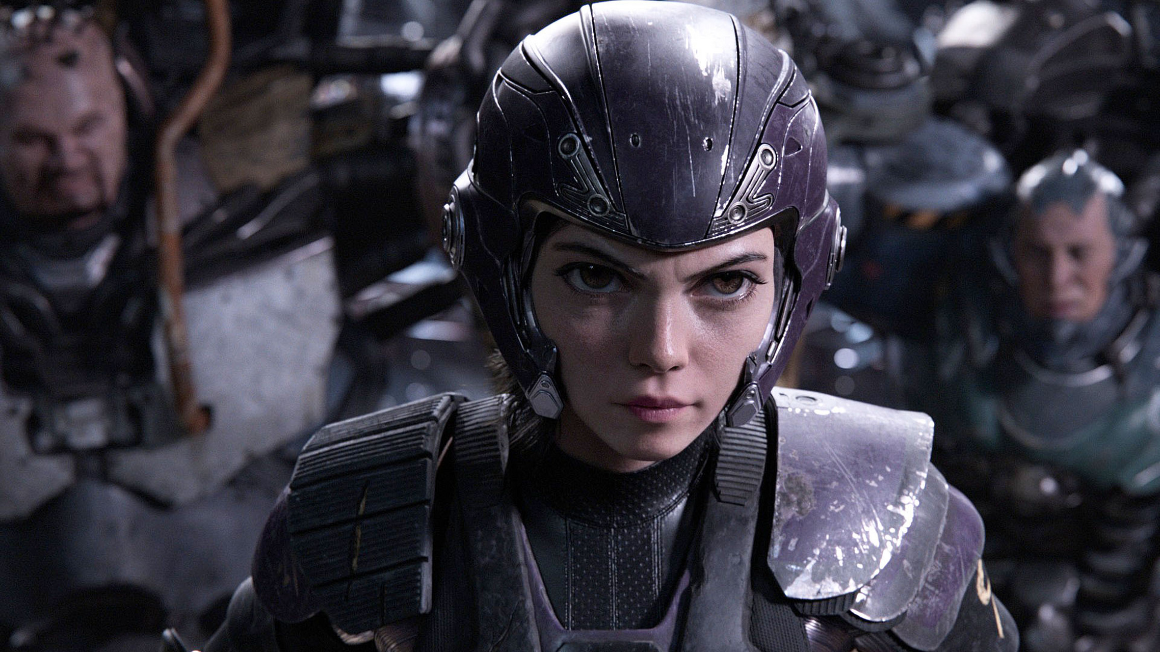 26世纪外科医生依德捡到机械少女阿丽塔,为她装上义体,阿丽塔对世界