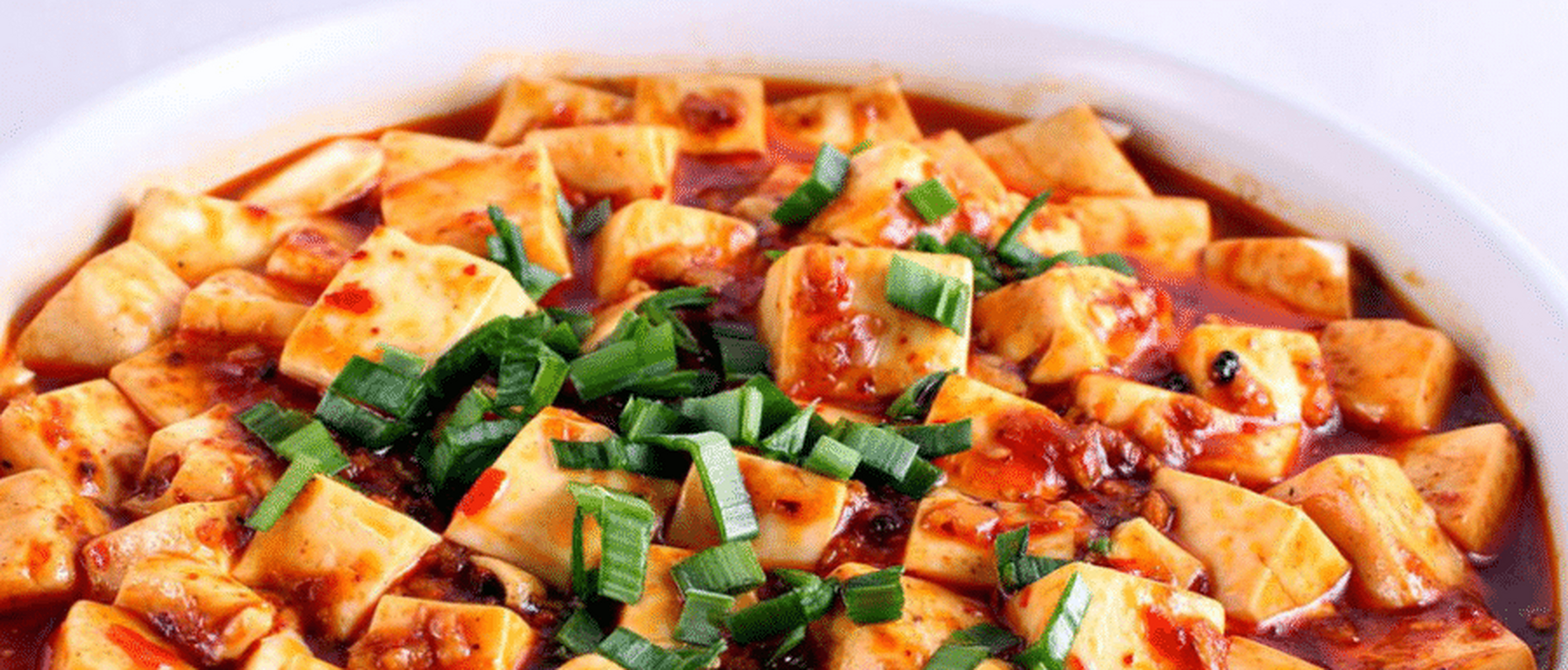 麻婆豆腐算得上是四川菜中鼎鼎有名的一道经典之作了,而且随着的到来