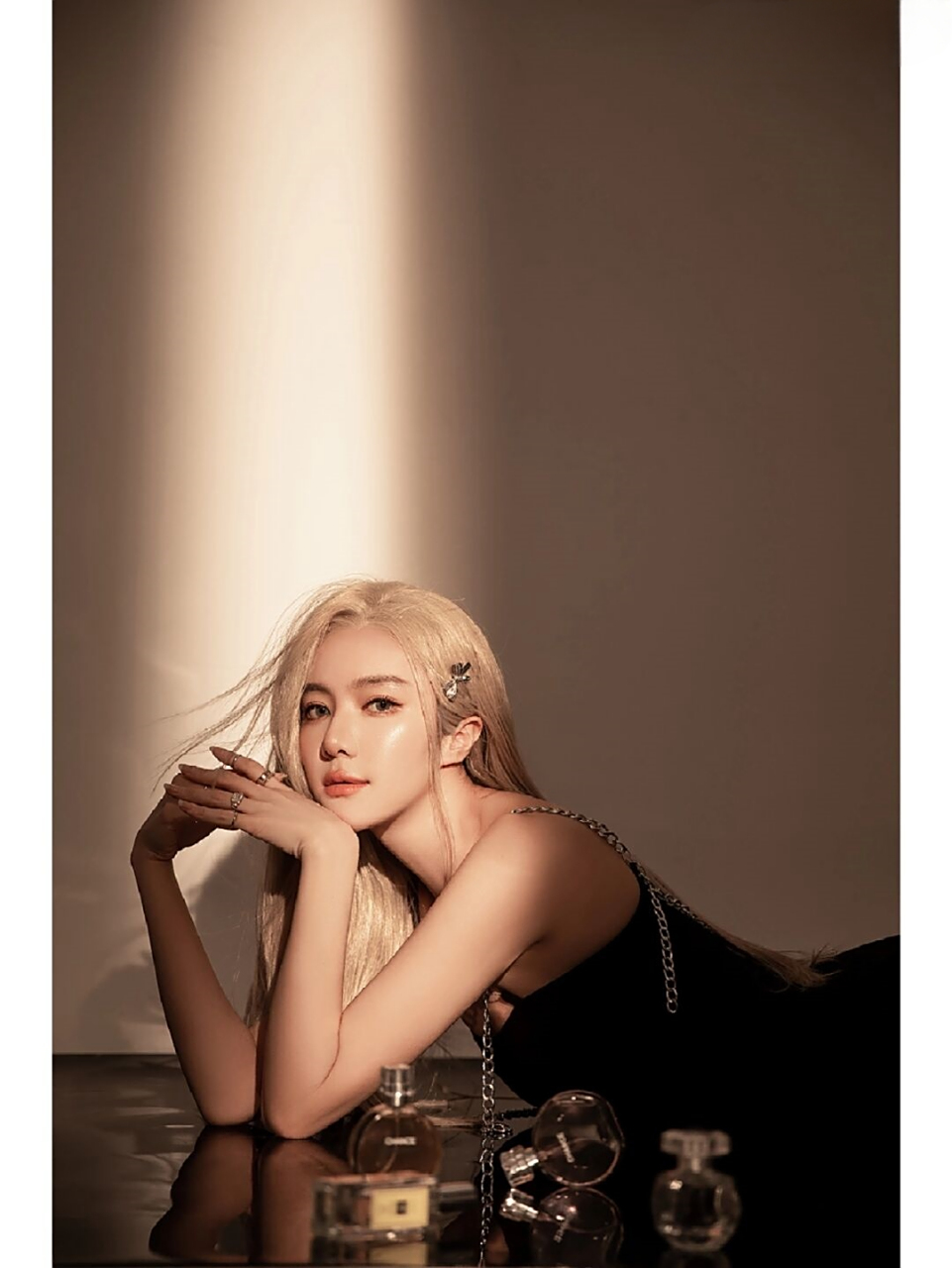 华丽韩系香氛  女明星rose封面写真,想要感受明星的风采吗?