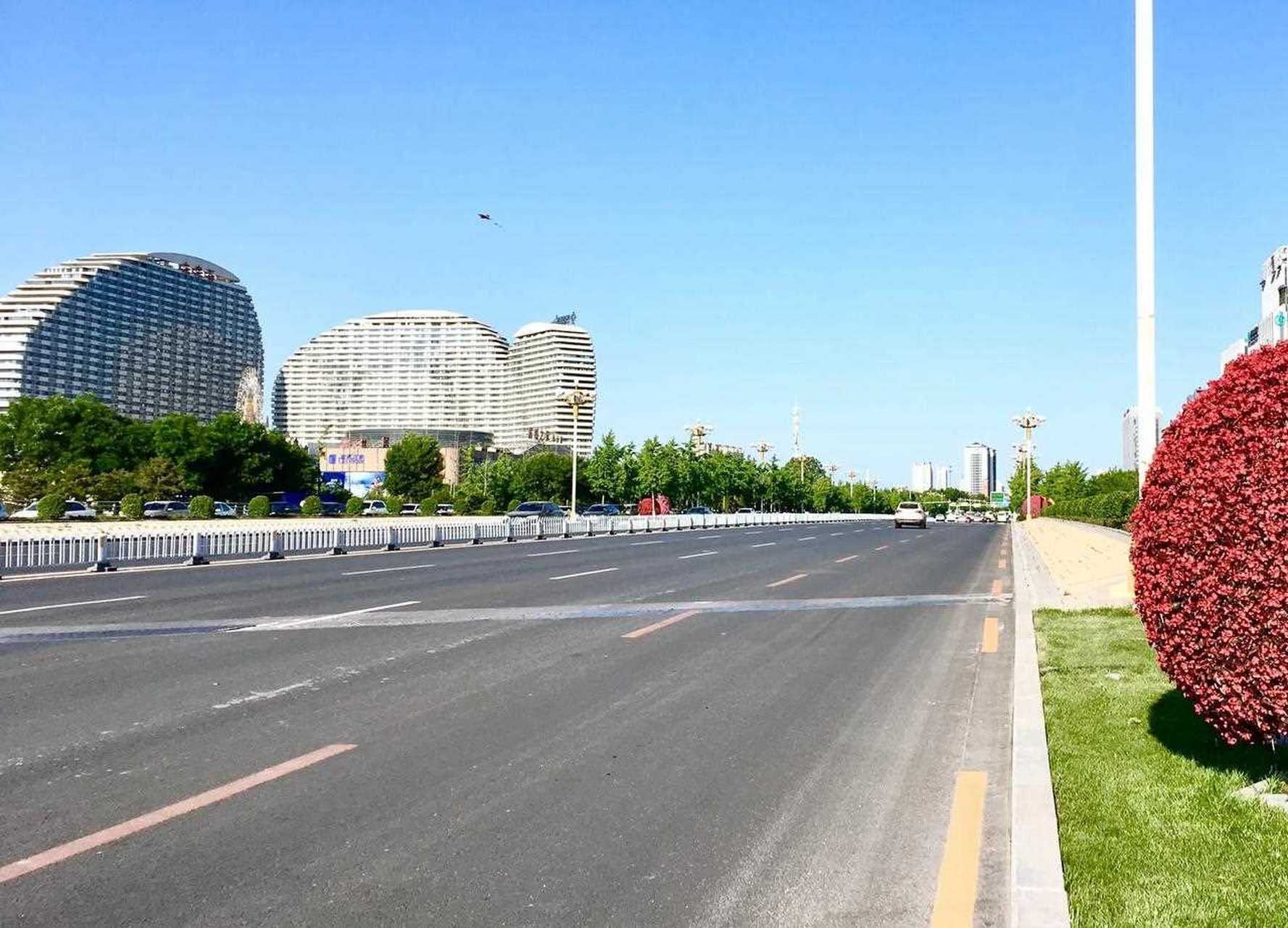 保定七一路是市区主干道,和东风路宽度差不多,今天拍了几张七一路街景