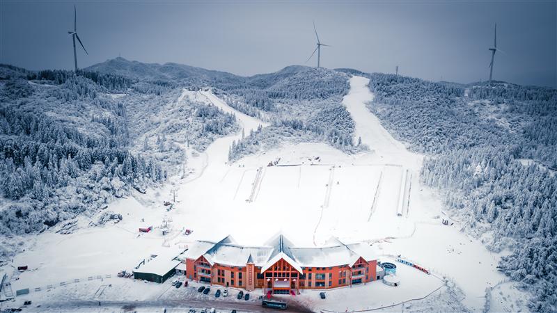 南天湖国际滑雪场是按照冬奥会标准打造的专用场地,让我们在这里尽情