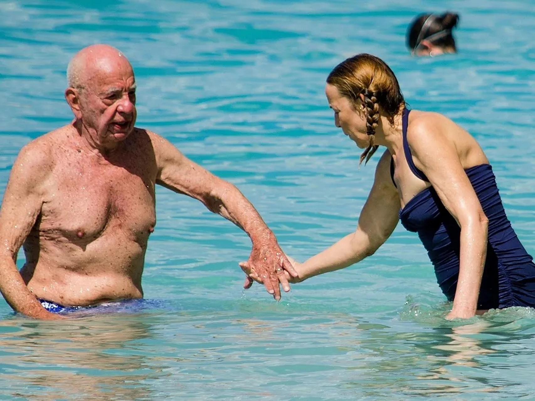 能击败邓文迪的女人,是鲁伯特·默多克现任妻子瑞莉·霍尔,已有65岁