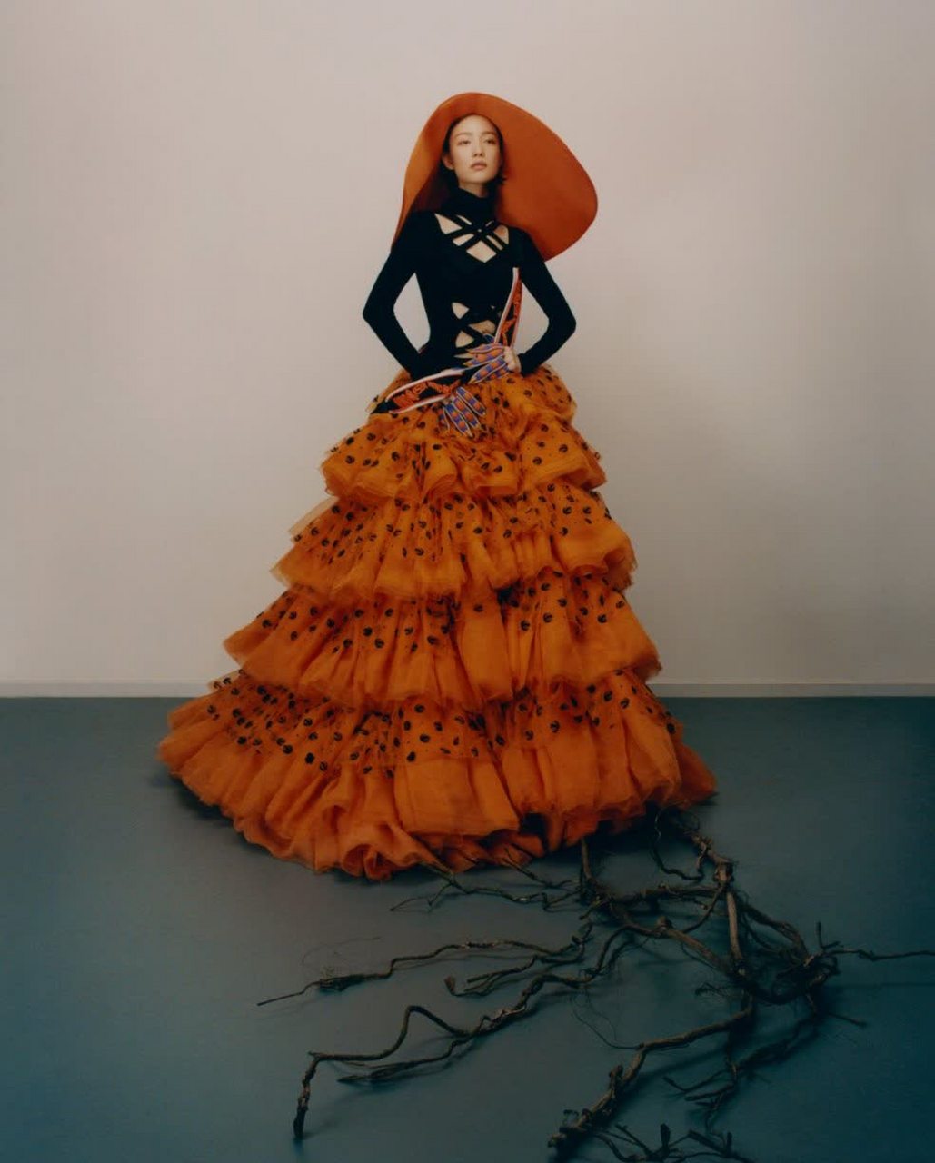 尼妮雀斑颜坠#倪妮仙境2021年新年封面,雀斑湿发造型,休闲大方,时尚