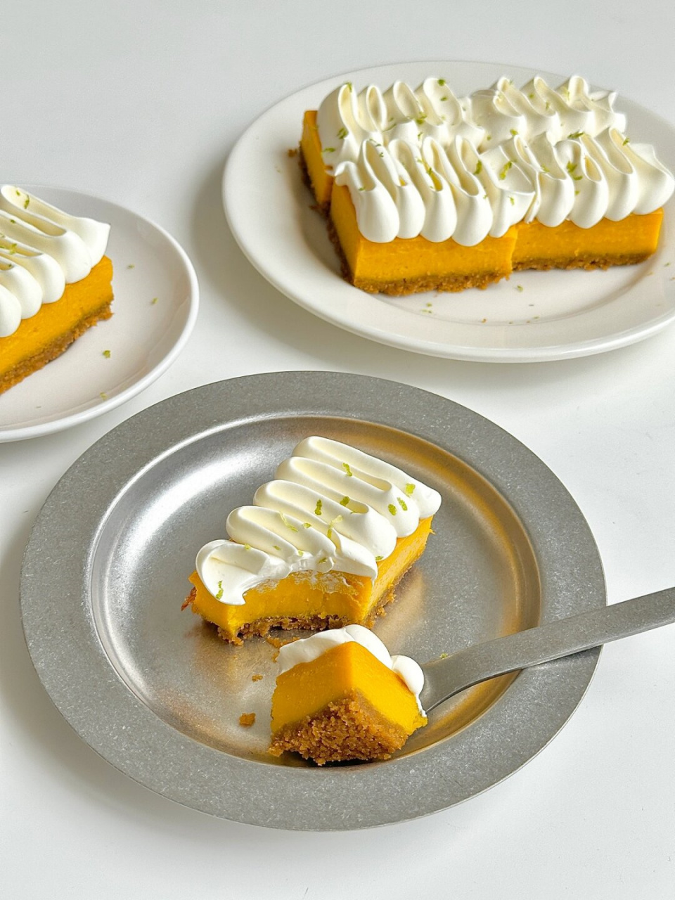 秋日甜品 南瓜挞  香甜细腻软糯的南瓜挞,是秋日午后品尝下午茶的最佳