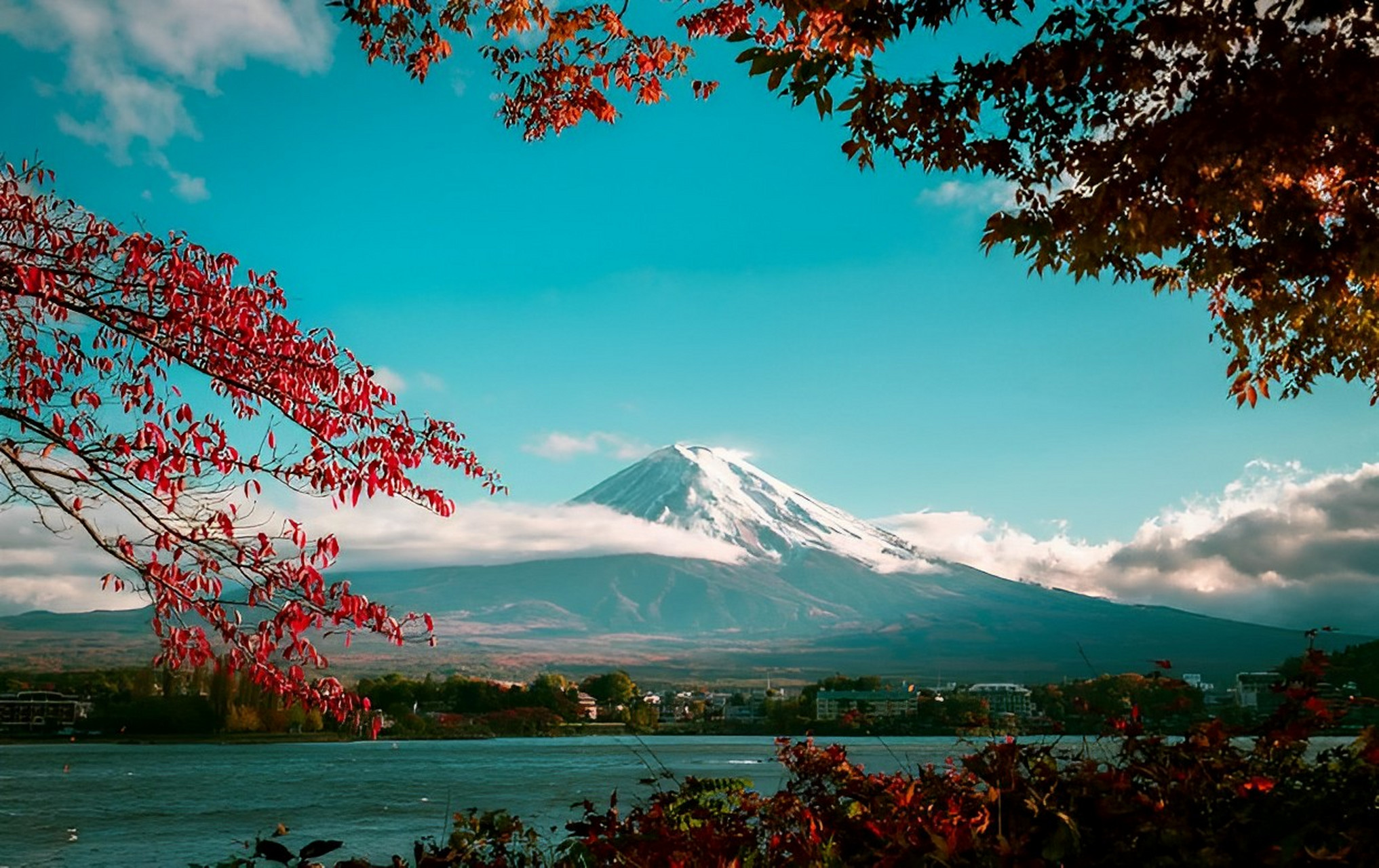 富士山   富士山是日本最高的山峰,是日本重要的国家象征之一,也是