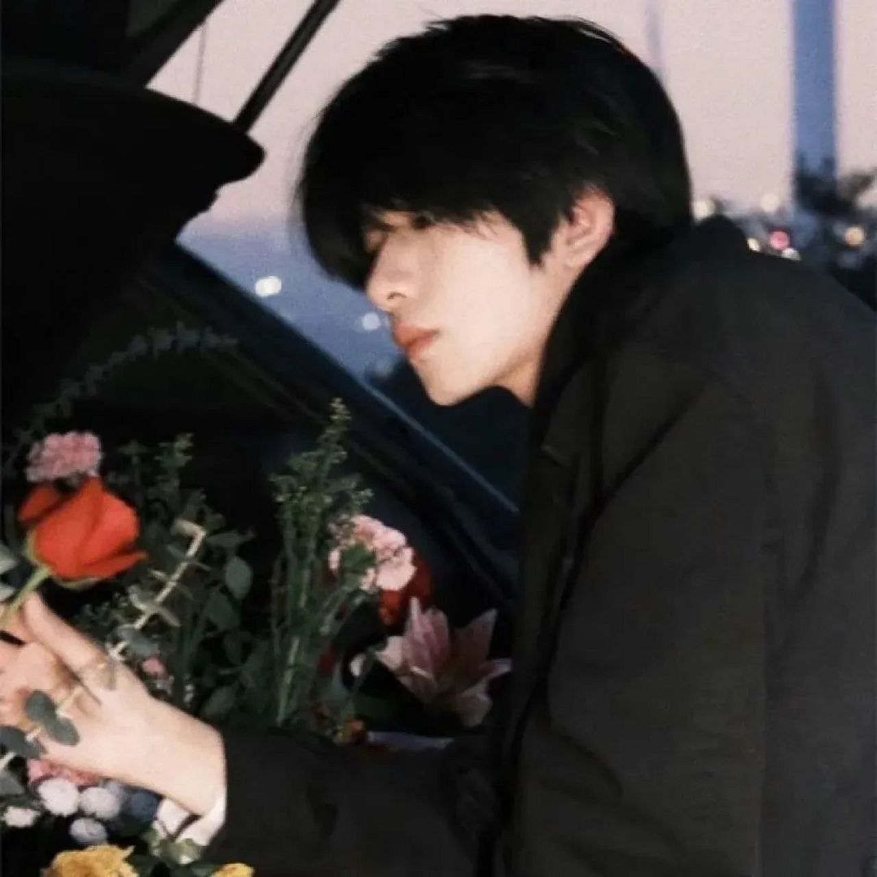 "成年人的世界,  连崩溃都得适可而止