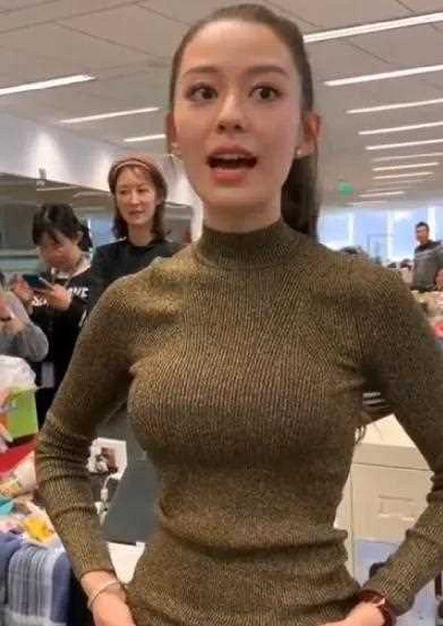 吉娜的腰围,是让全世界的女人都为之羡慕嫉妒恨.