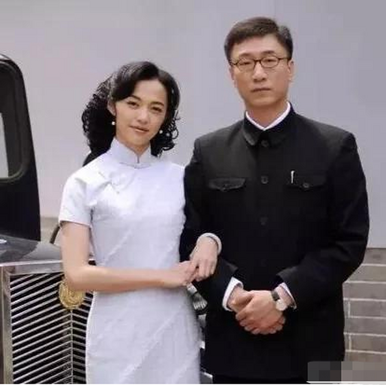 《潜伏》里,特务余则成接村姑王翠平进城,翠平晕车吐得很难受,但她却