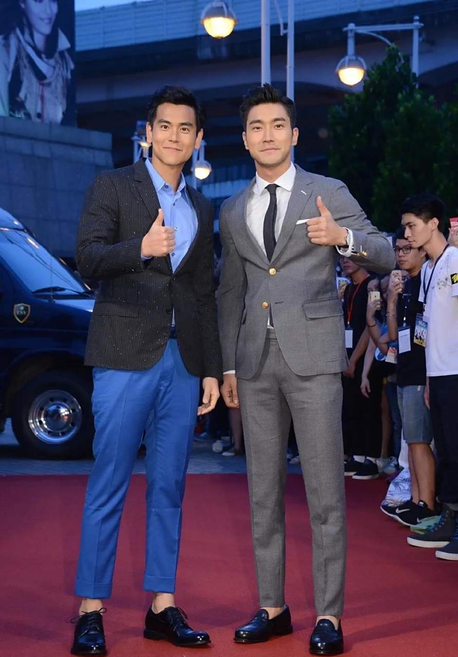 你更喜欢左边彭于晏这种时髦撞色混搭风格的穿搭,还是右边崔始源这种