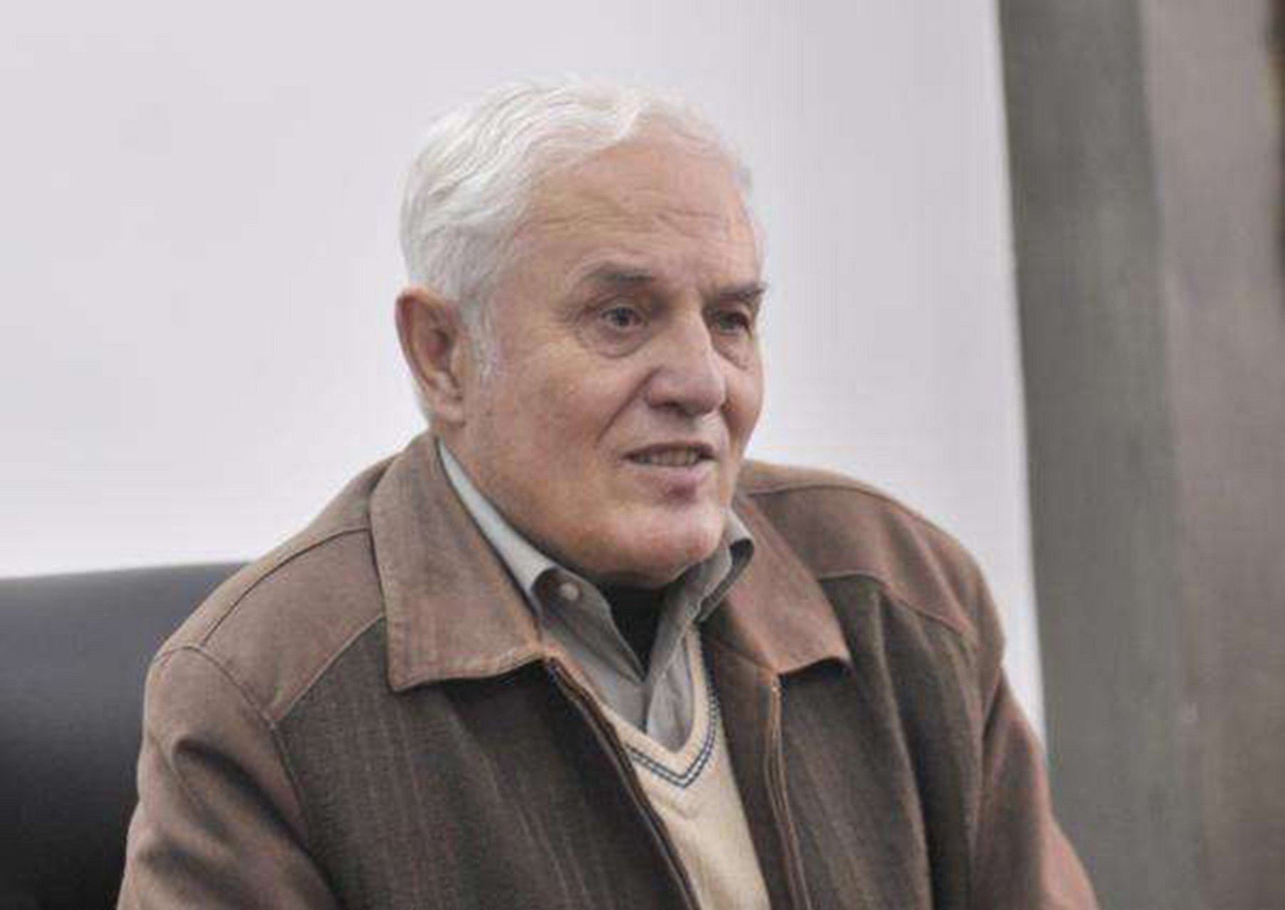 有着外国血统的李忆祖,一直坚定地认为自己是中国人,极度厌恶别人称呼