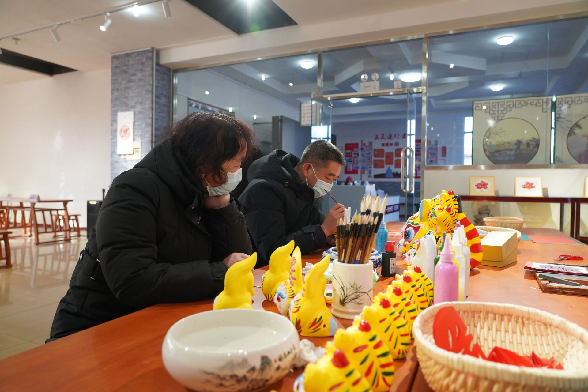 唐山玉田非遺拜大年!玉田剪紙傳承人張建中製作剪紙日曆!