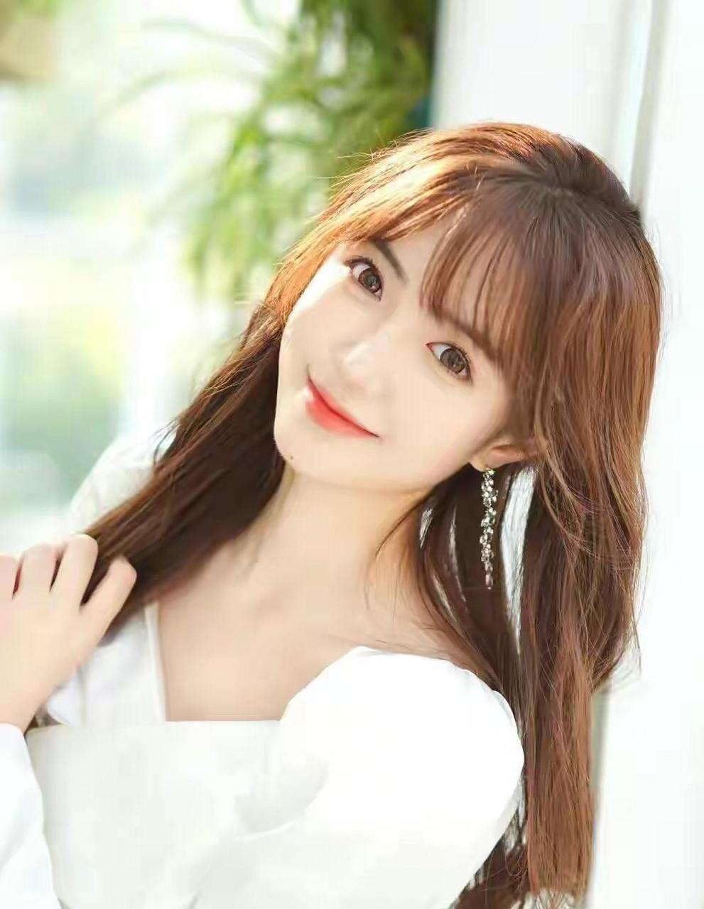 阳光美少女白色套裙高跟鞋优雅写真分享!