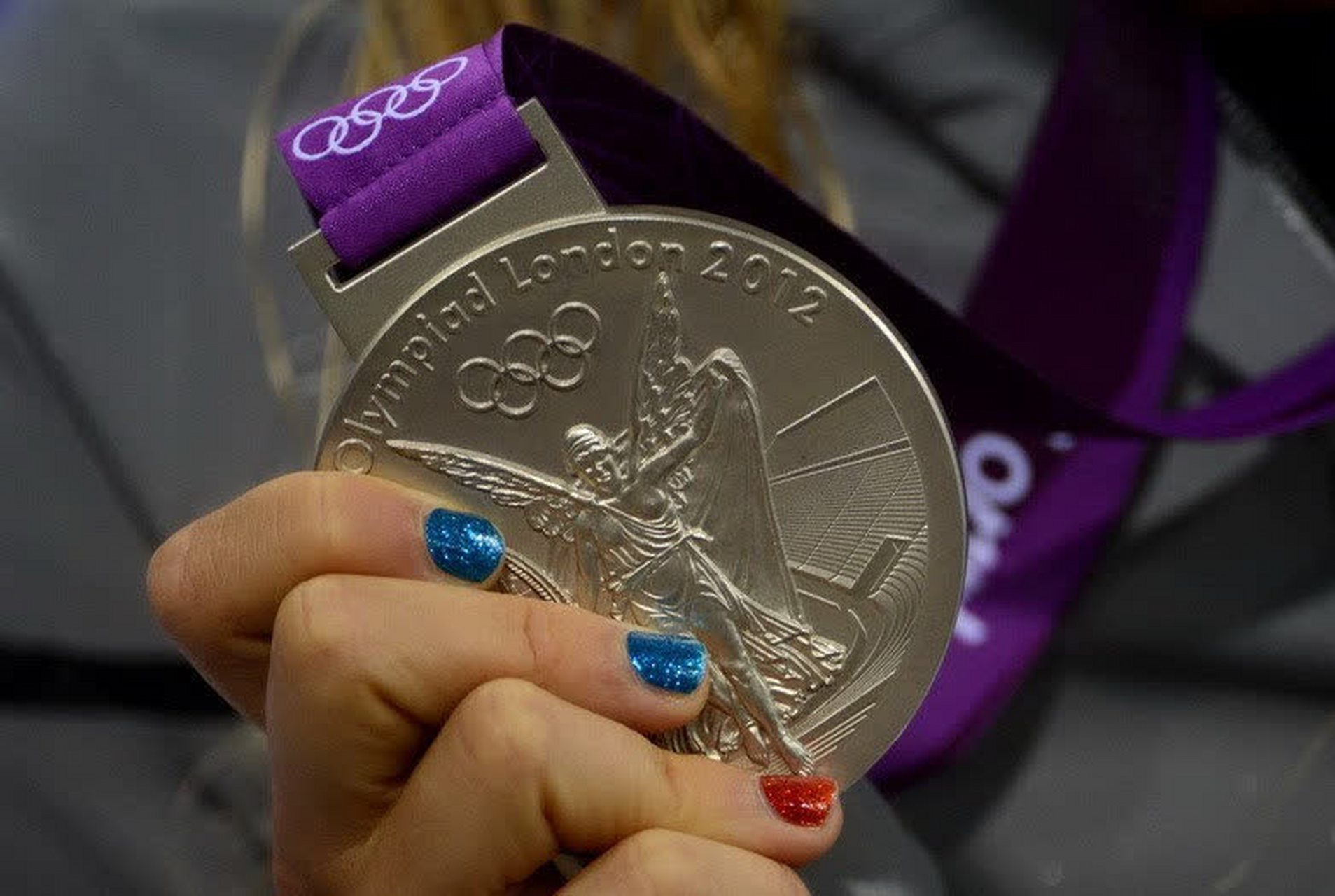 北京奥运会奖牌好精致#   我们来回顾一下历届奥运会的奖牌设计吧