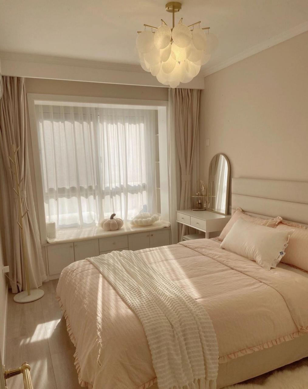 温柔奶油色卧室,据说女孩子都喜欢的卧室 [点亮平安灯]哈喽,大家好呀