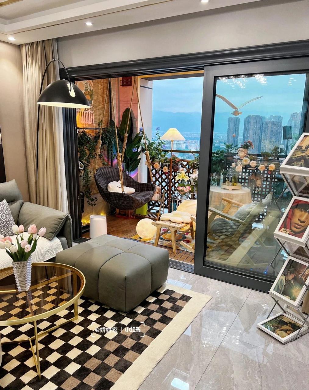 我的6平米花园式休闲阳台~ 听说你们都看上我家了,还有各种鲜花和绿植
