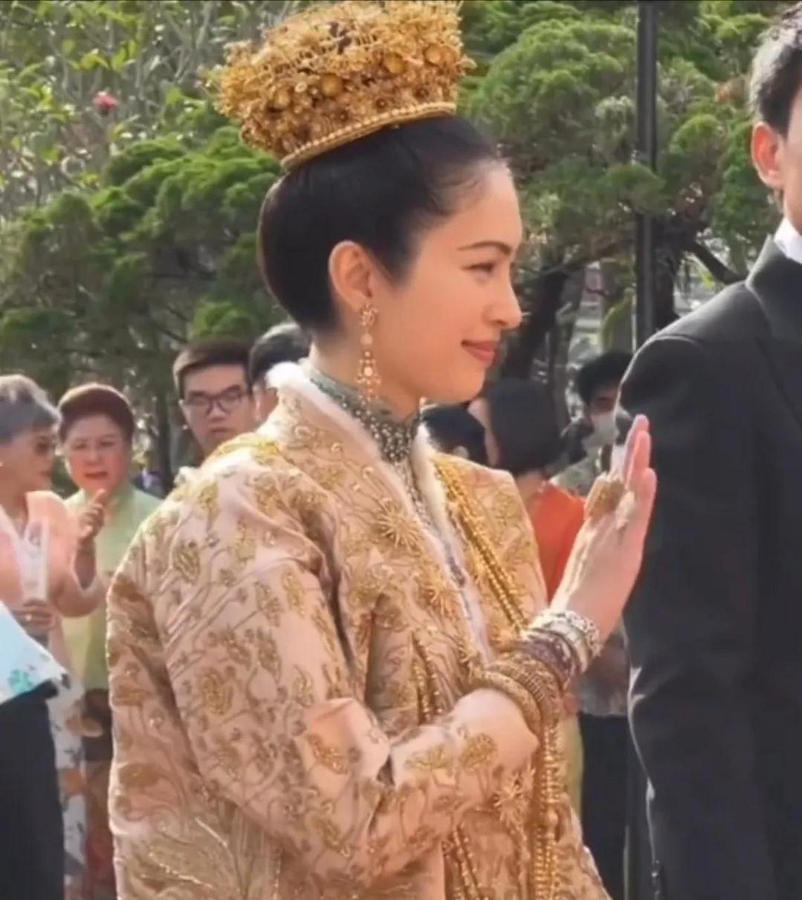 泰国最美的人妖皇后宝儿近期嫁给了台湾泰籍华人富豪,两人举行了隆重