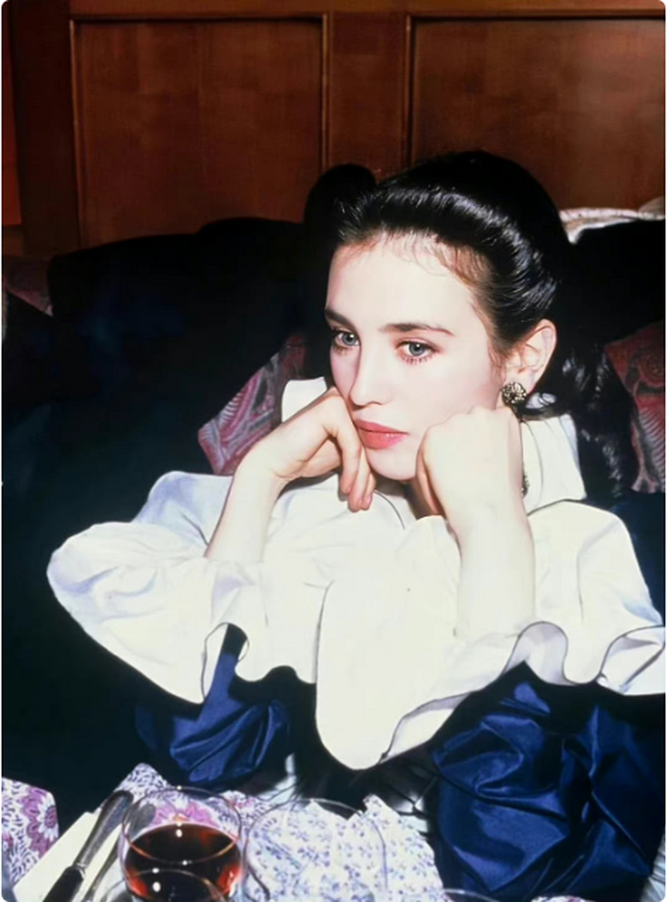 伊莎贝尔·阿佳妮是一位世纪级美人,曾被誉为"法兰西第一美人".