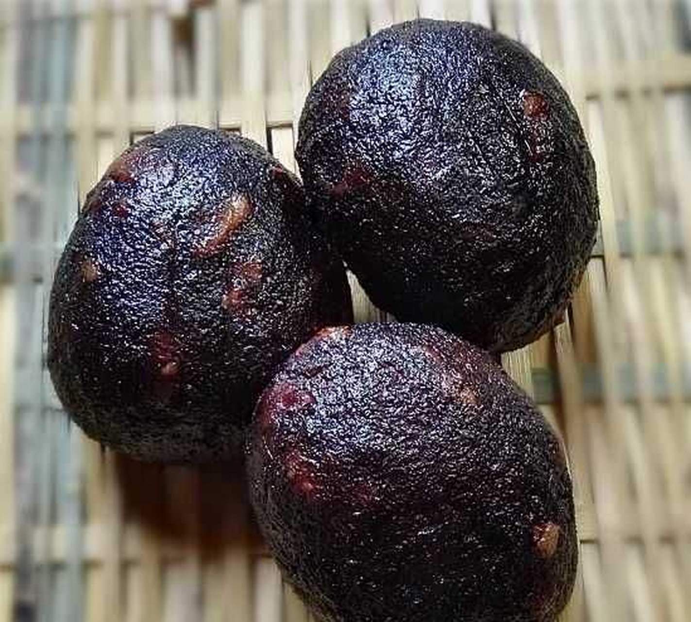 猪血丸子在湖南又称为猪血粑粑或者血粑豆腐,猪血丸子的原产地是湖南