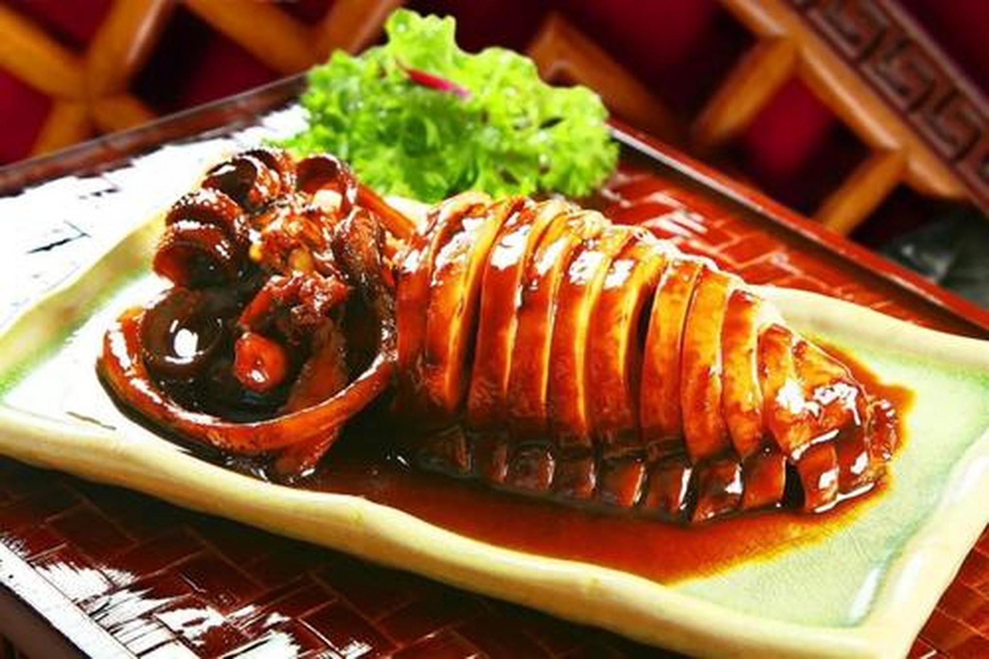 美食教程#大烤目鱼:大烤目鱼是用新鲜的目鱼加上多种调料烹饪而成