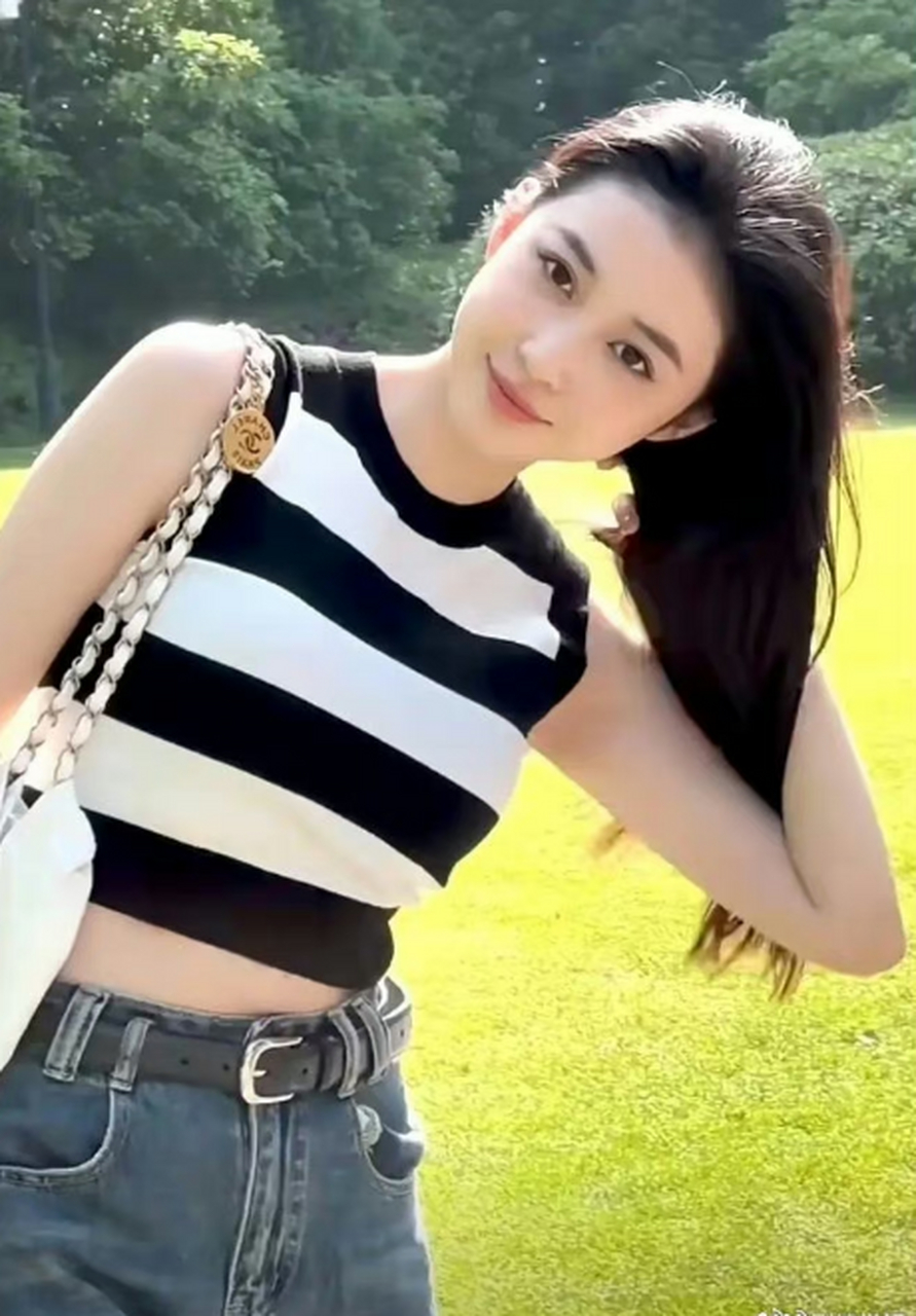 反正在家闲着没工作比较无聊,干脆借着老公潘帅的名气去带货,到时候就