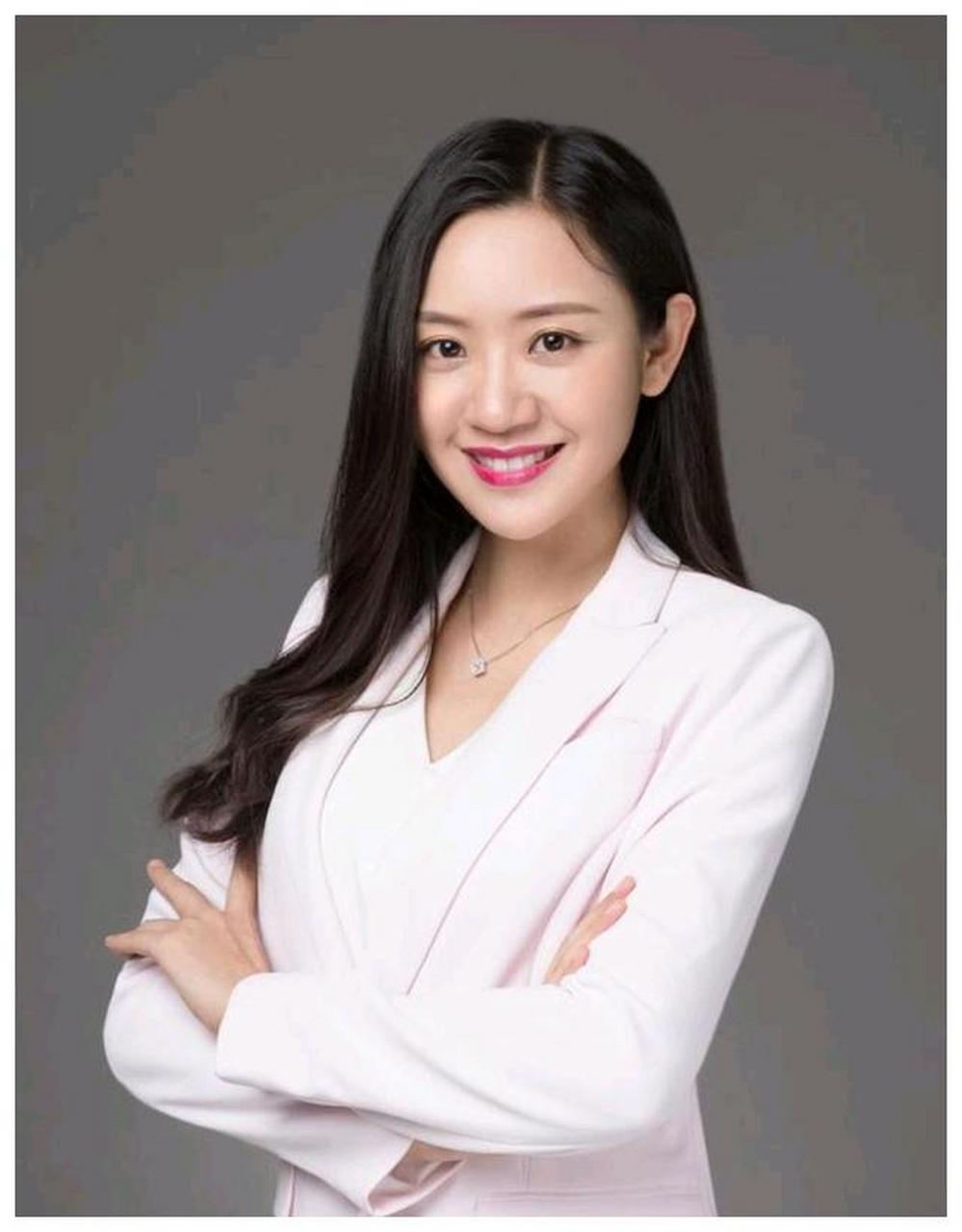 女神教授攸佳宁,集美貌才华于一身