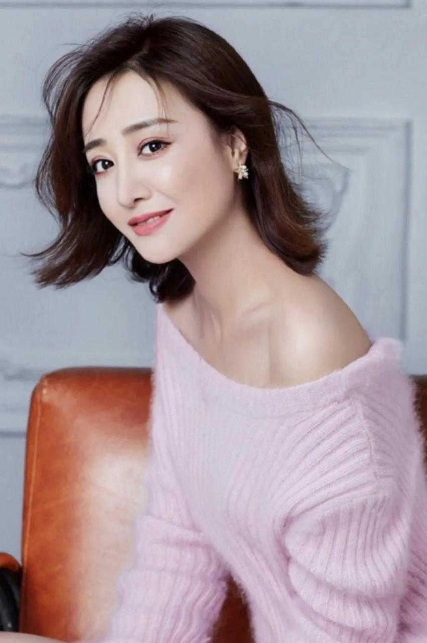 浙江卫视美女主持左岩