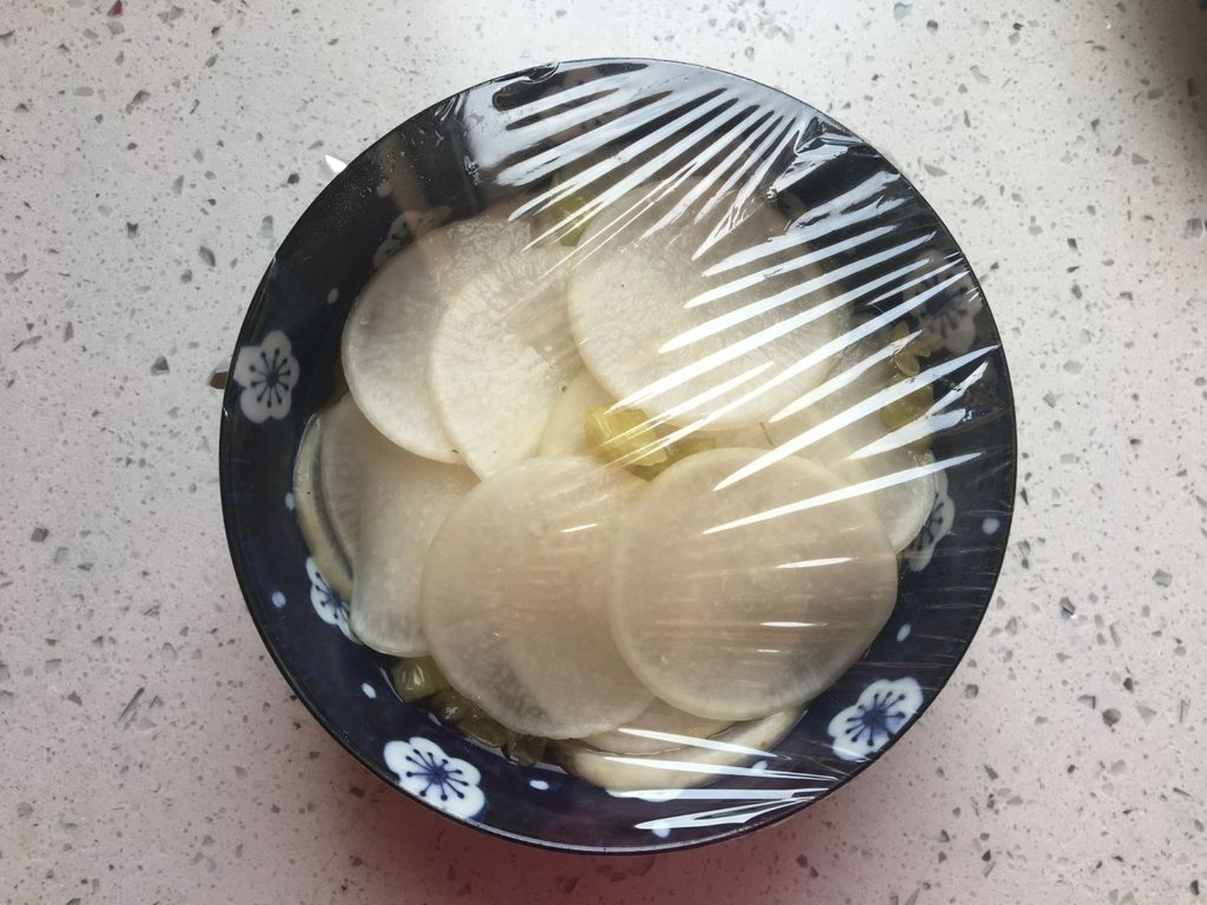 泡椒酸辣白萝卜 萝卜被称为"自然消化剂"根茎部分含有淀粉酶及各种